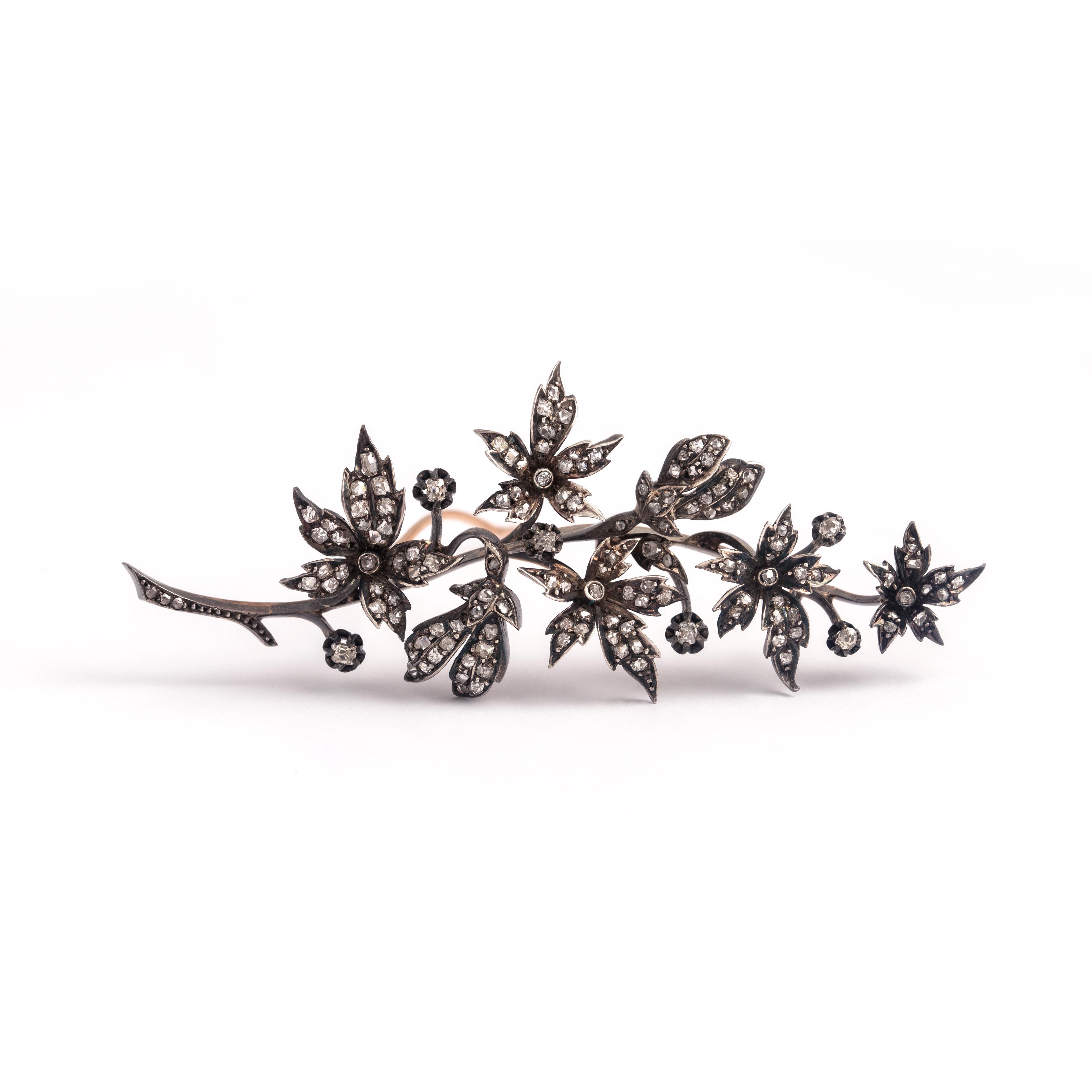 Französische antike Diamant-Silber-Gold-Blumenbrosche von Mellerio Borgnis, 19. Jahrhundert (Rosenschliff) im Angebot