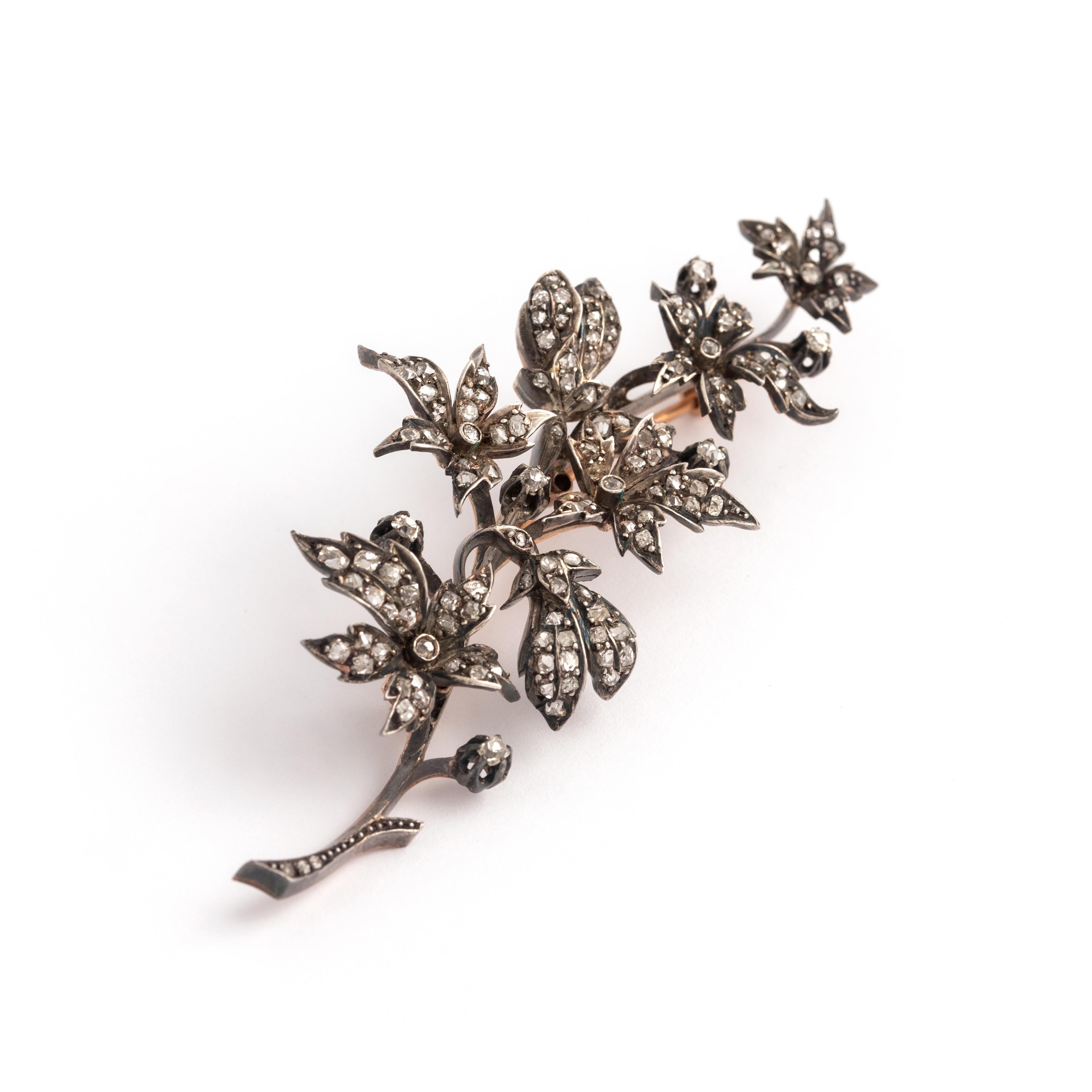Mellerio Borgnis French Antique Diamond Silver Gold Flower Brooch 19e siècle Bon état - En vente à Geneva, CH