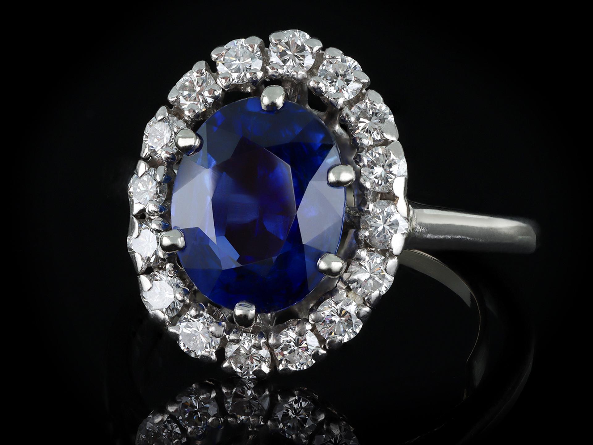 Mellerio Burmese sapphire and diamond coronet cluster, French, circa 1950. For Sale 2