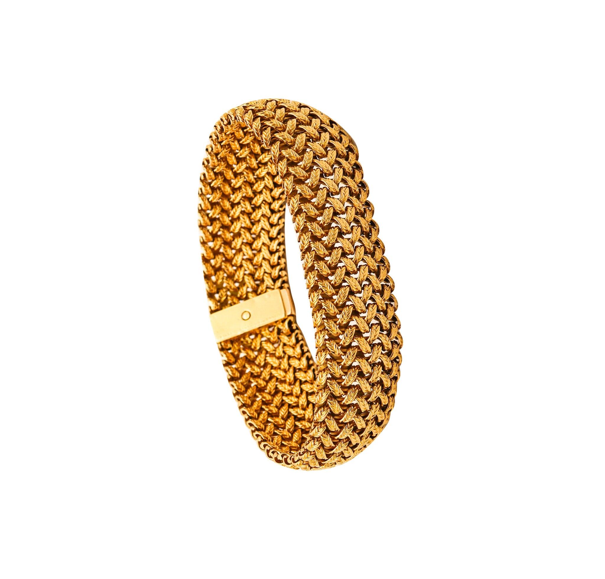MELLERIO DITS MELLER 1950 Paris Textured Mesh Bracelet In 18Kt Yellow Gold For Sale 2