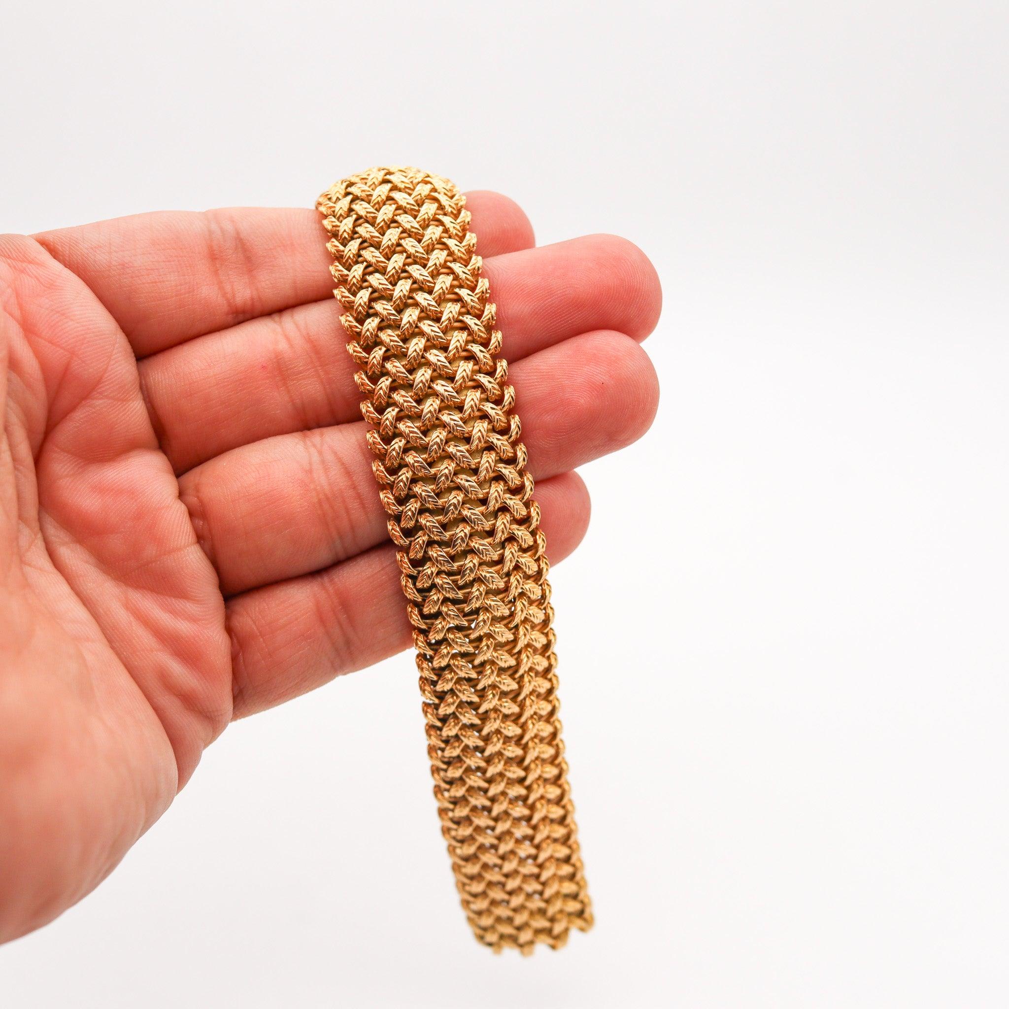 MELLERIO DITS MELLER 1950 Paris Textured Mesh Bracelet In 18Kt Yellow Gold For Sale 3