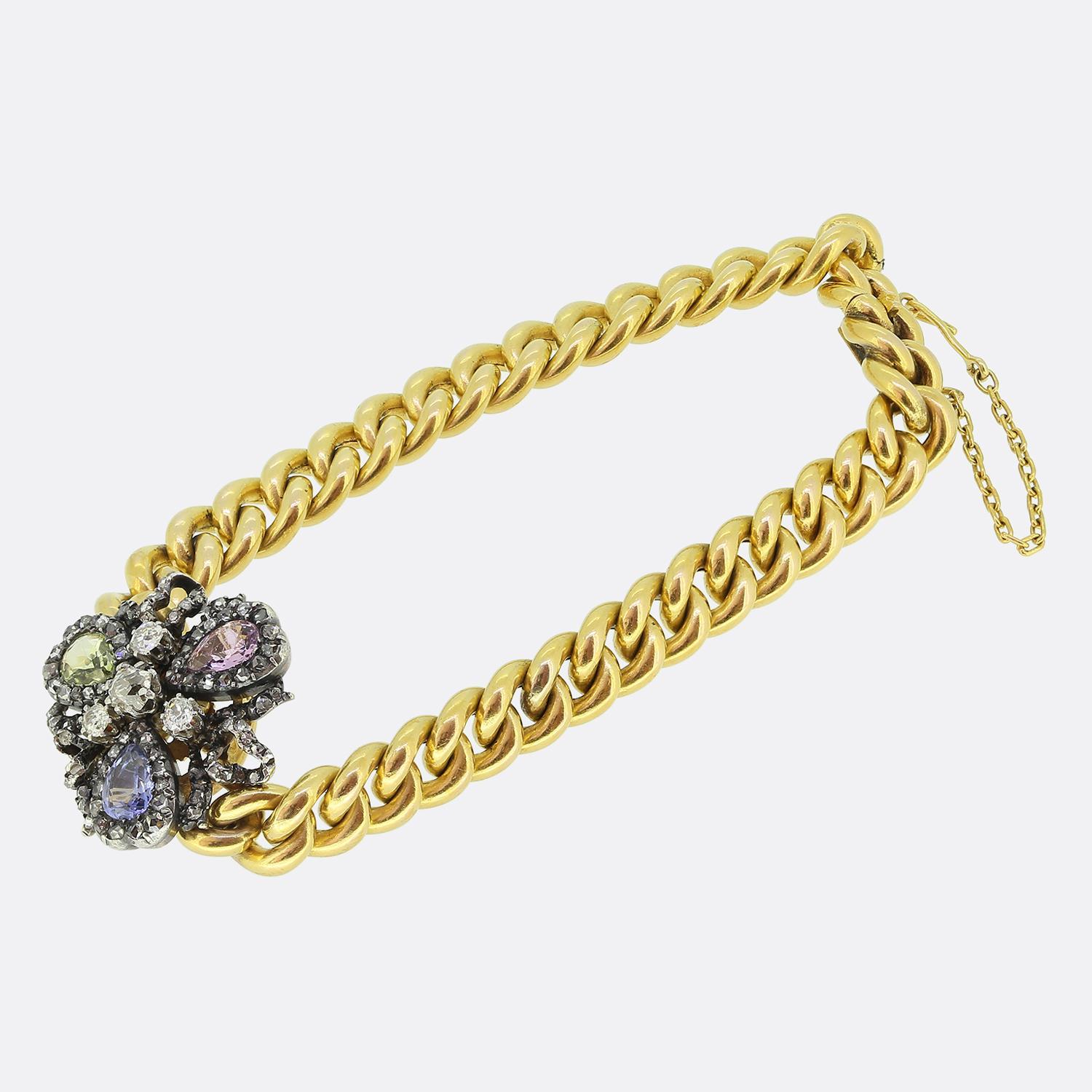 Nous avons ici un magnifique bracelet de la plus ancienne maison de joaillerie de luxe au monde, Mellerio dits Meller. Depuis plus de 400 ans, les Mellerio sont mis en avant pour leurs compétences créatives en matière de design et d'artisanat, et