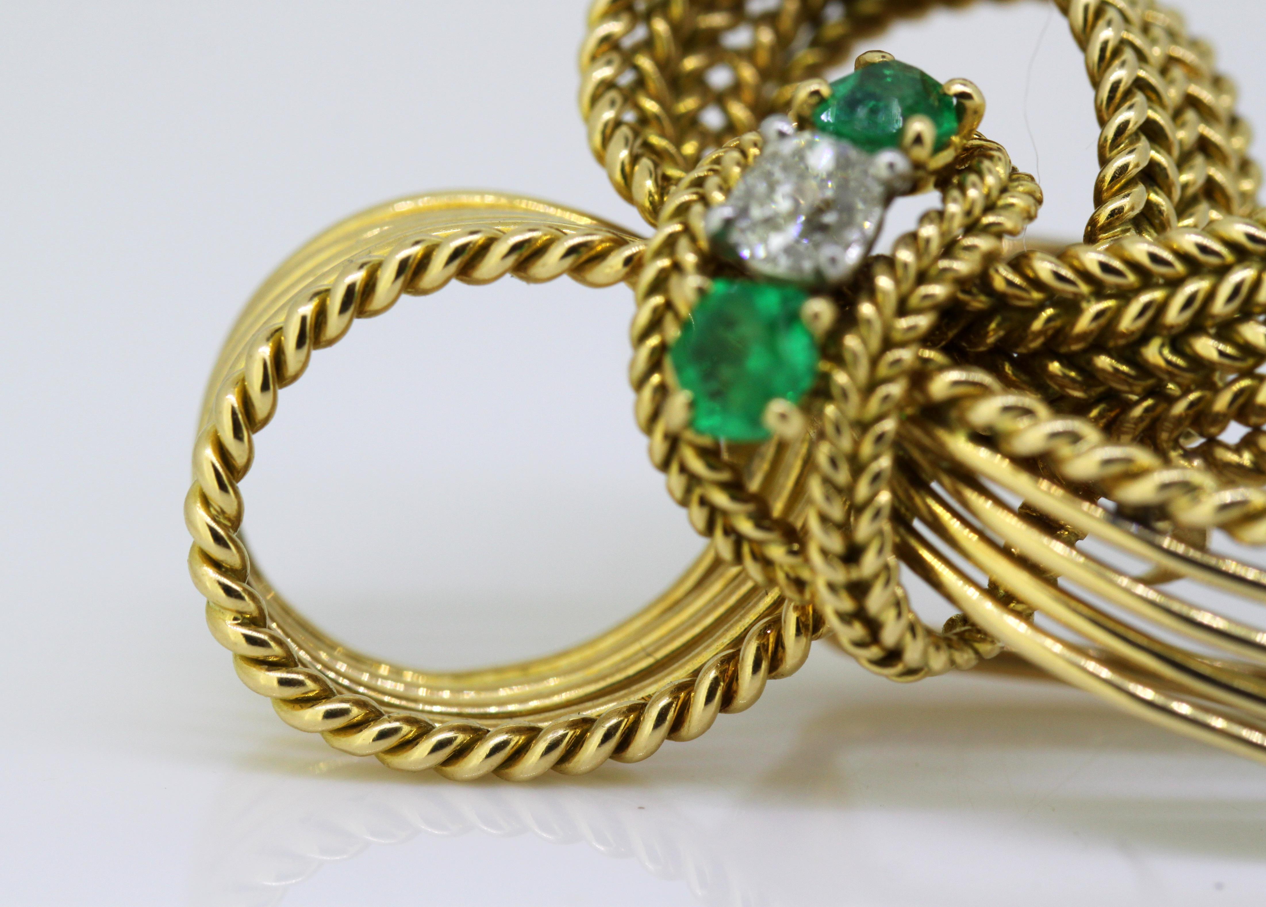 Mellerio dits Meller, Art Deco 18 Karat Gold Brooch with Emeralds and Diamond In Good Condition In Braintree, GB