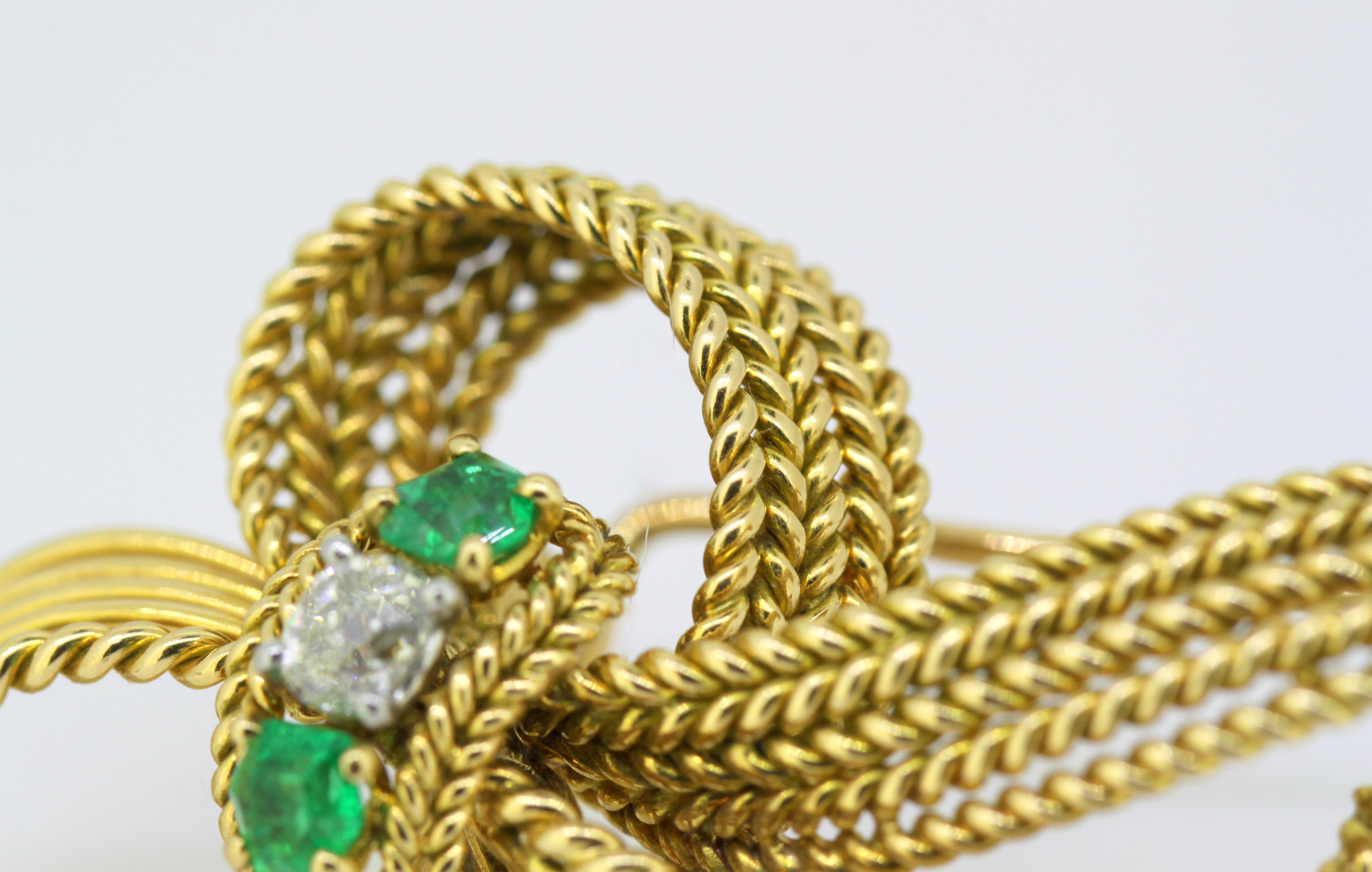 Mellerio dits Meller, Art Deco 18 Karat Gold Brooch with Emeralds and Diamond 1