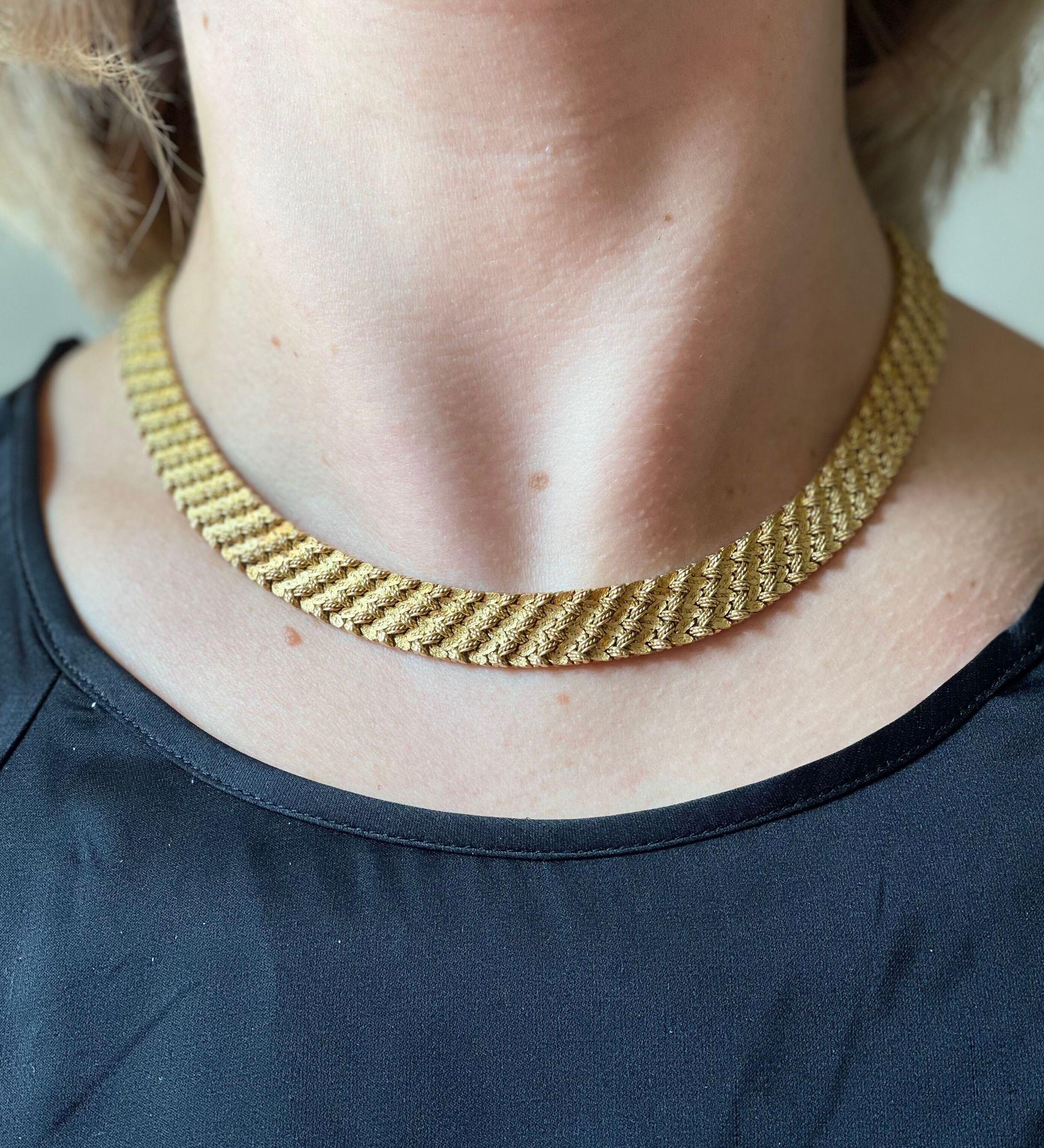 1960s vintage Mellerio 18k gold woven design necklace. Measuring 15