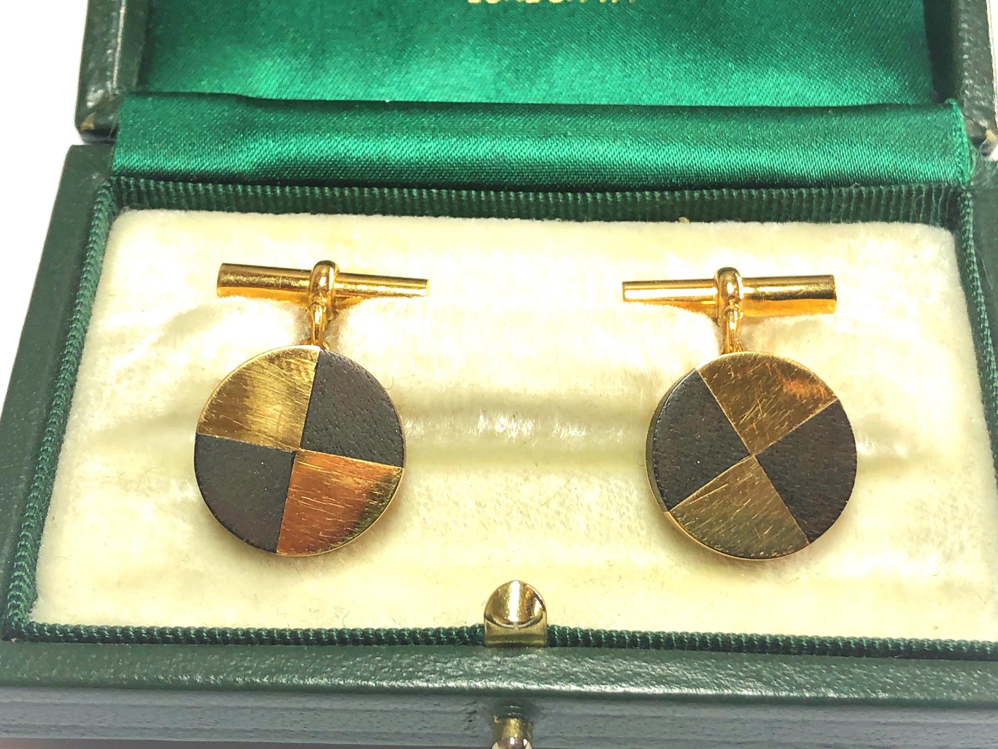 Mellerio Wood and Gold Cufflinks, circa 1960 In Good Condition For Sale In London, GB