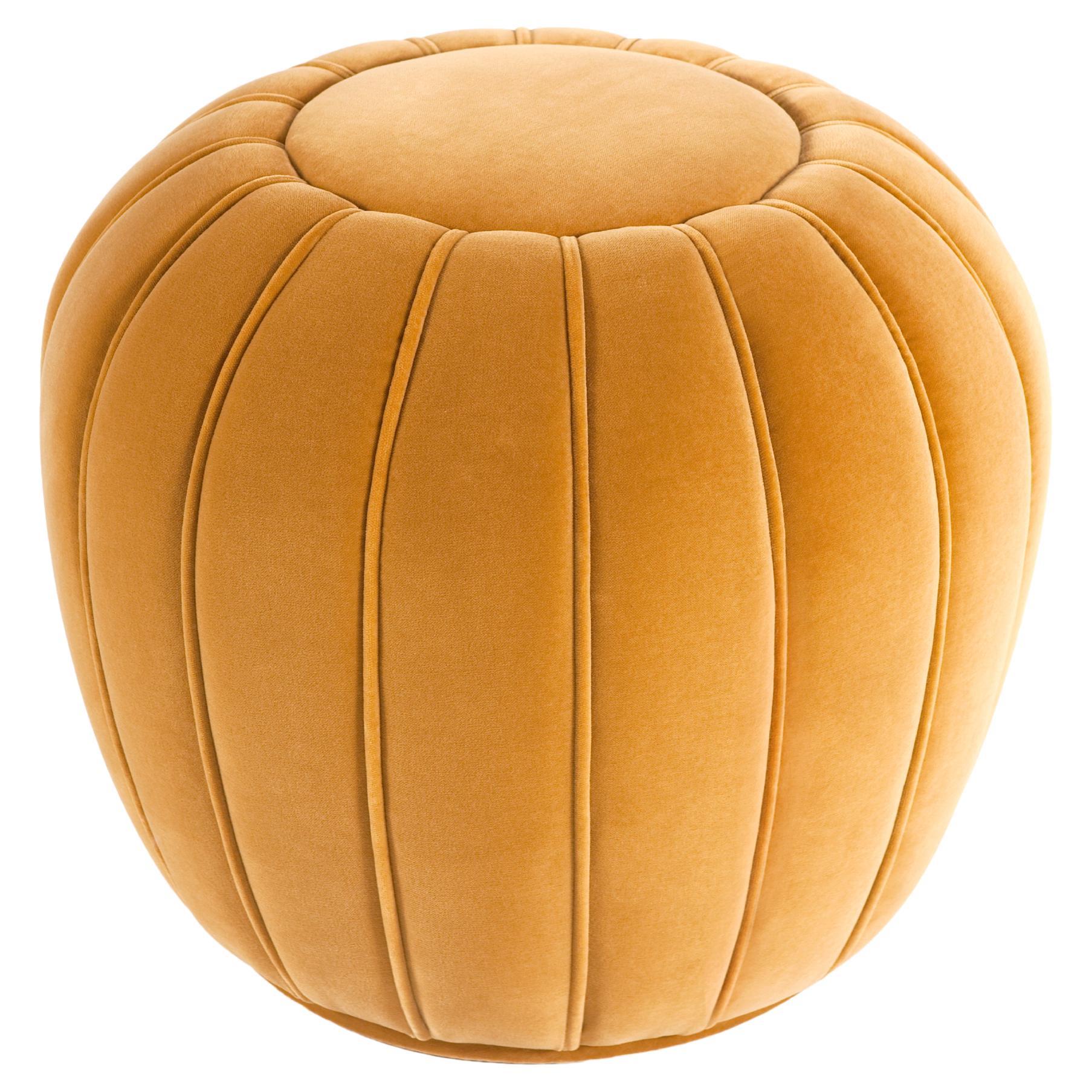 Taburete Mellow 50 by Munna
Dimensiones: P 50 x An 50 x Al 50 cm. SH: 50 cm.
Materiales: Madera, espuma y tapicería.
Acabado: Tapicería de terciopelo de algodón.

Disponible en todos los tejidos Munna excepto en Seda salvaje, Cuero y Classic