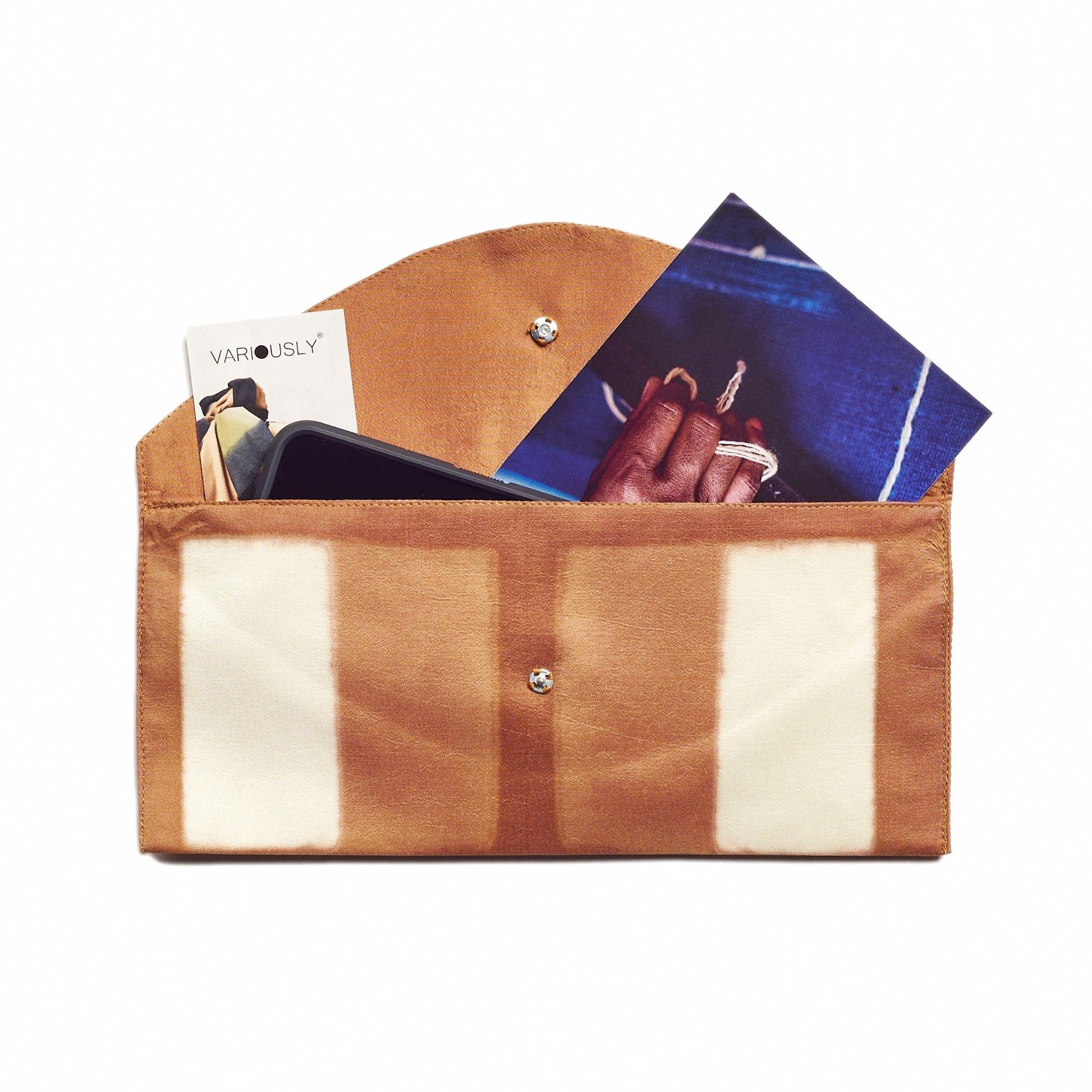 Women's Melo Gold Mulberry Silk Shibori Hand Printed  Artisanal Envelope Pouch For Sale
