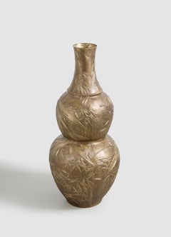 Vaso grande Melocanna Bamboo Repousse in ottone patinato, di Vikram Goyal