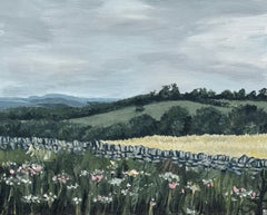 Fiori di campo e muro a secco nella campagna inglese, opera di un giovane artista del XXI secolo