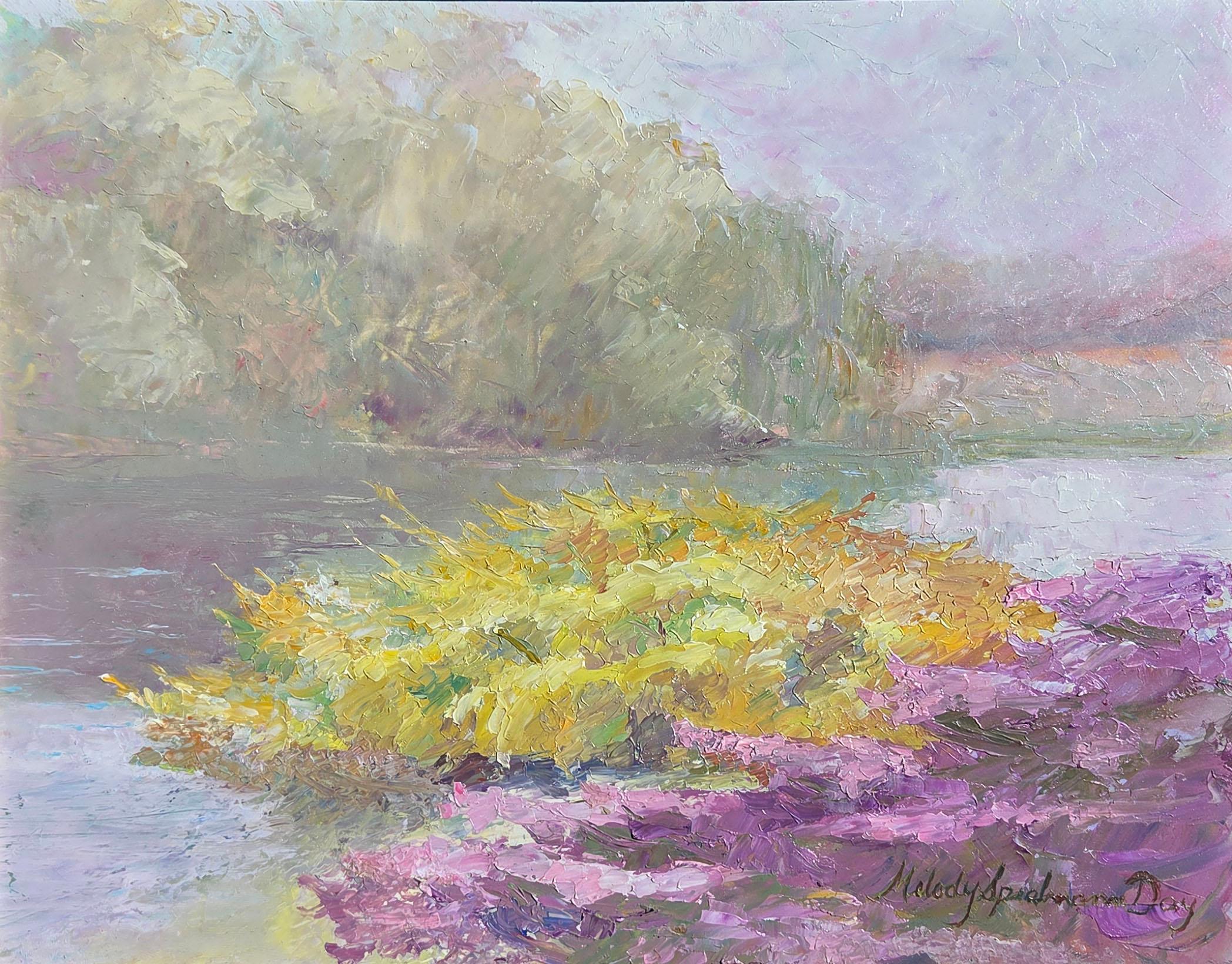 Melody S. Day Landscape Painting – "Gelassene Flusslandschaft" Kleines impressionistisches Ölgemälde Rosa Gelb Grün Grau