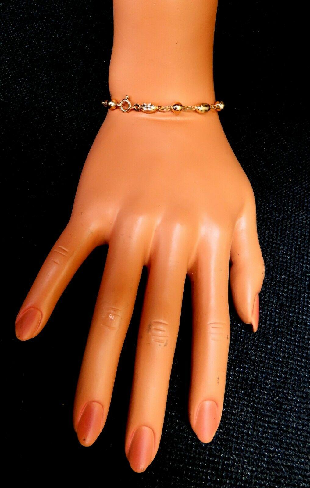 Melon & Bead Link Chain Bracelet 14kt In New Condition For Sale In New York, NY