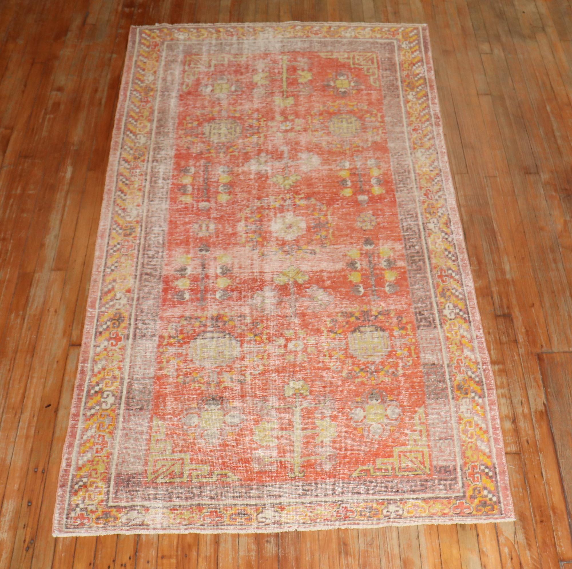 Antiker Khotan-Teppich in Melonenfarbe (Ostturkestanisch) im Angebot