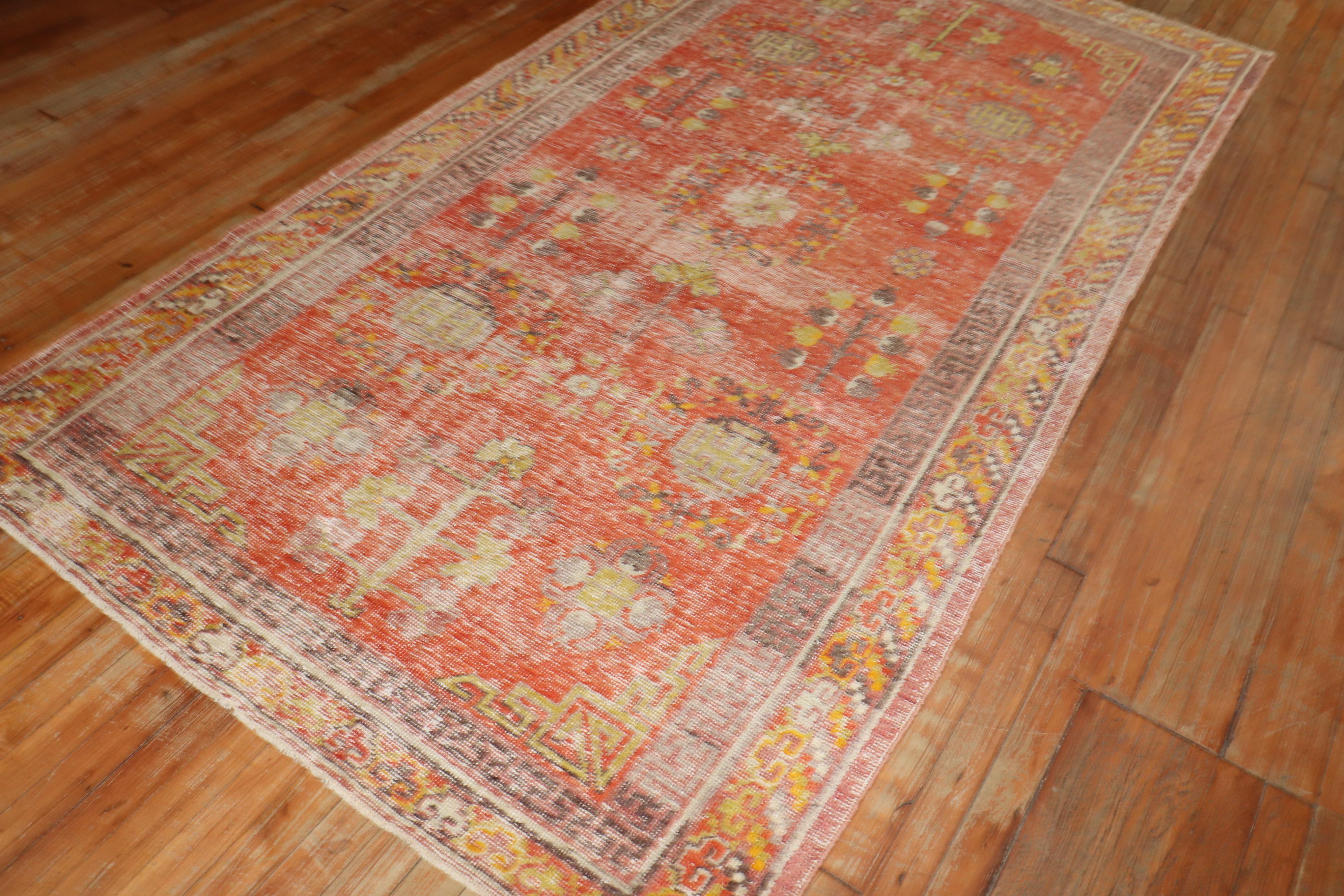 Antiker Khotan-Teppich in Melonenfarbe (Handgeknüpft) im Angebot