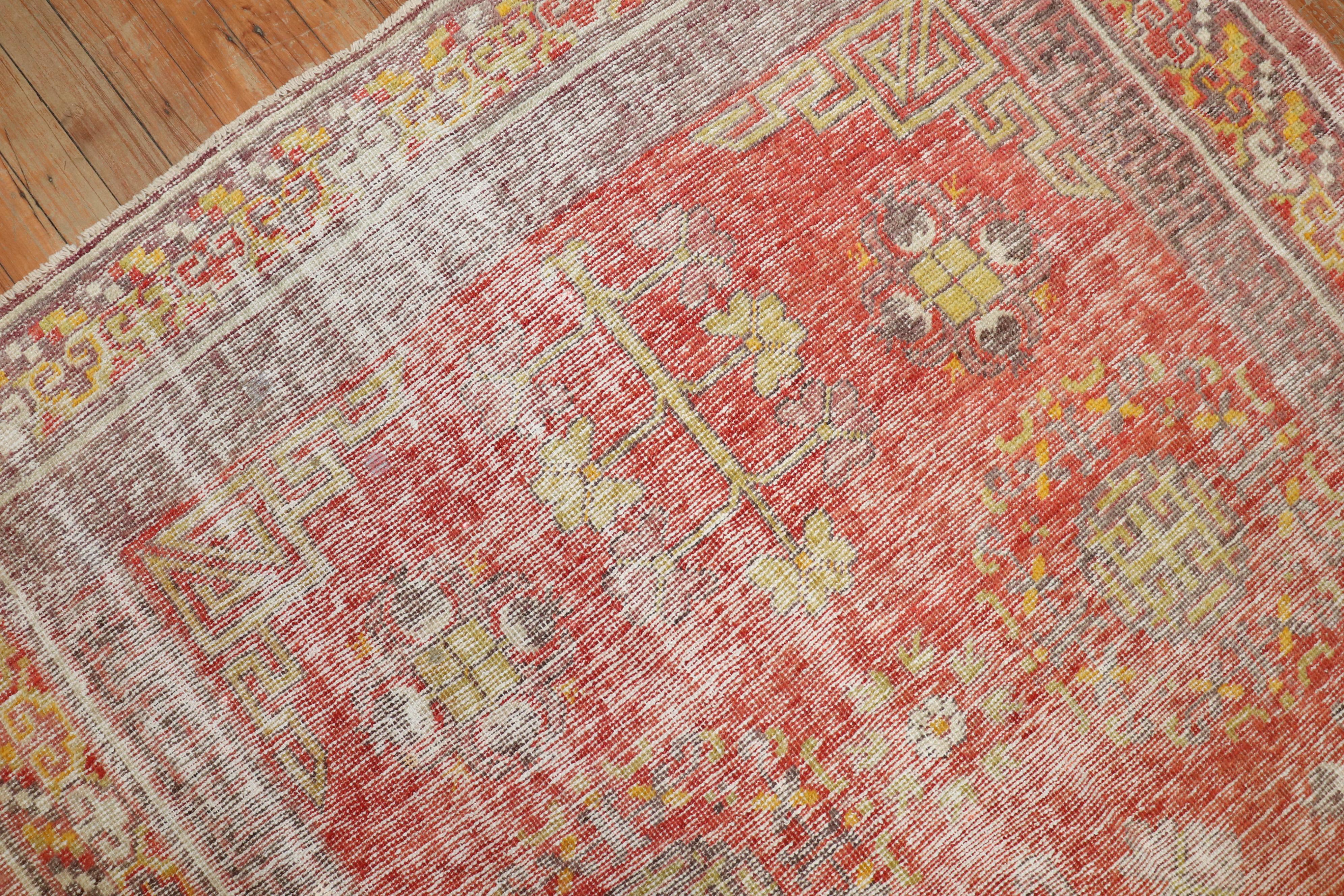 Antiker Khotan-Teppich in Melonenfarbe (Wolle) im Angebot