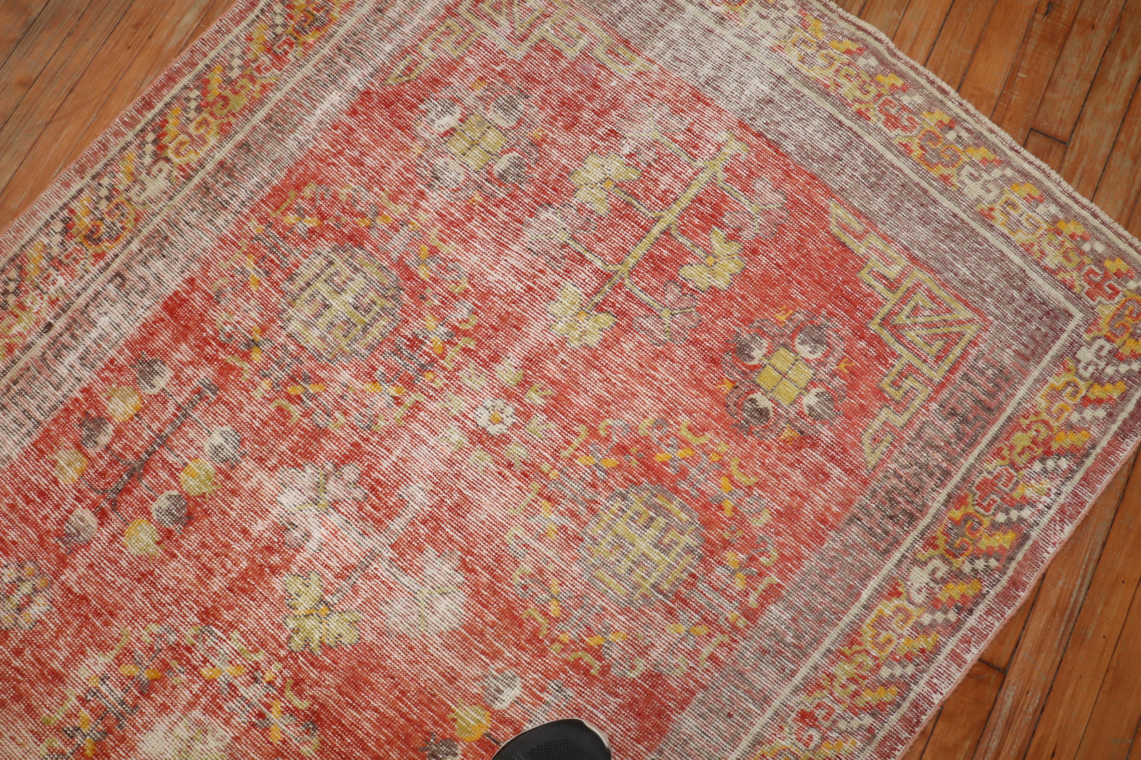 Antiker Khotan-Teppich in Melonenfarbe im Angebot 2
