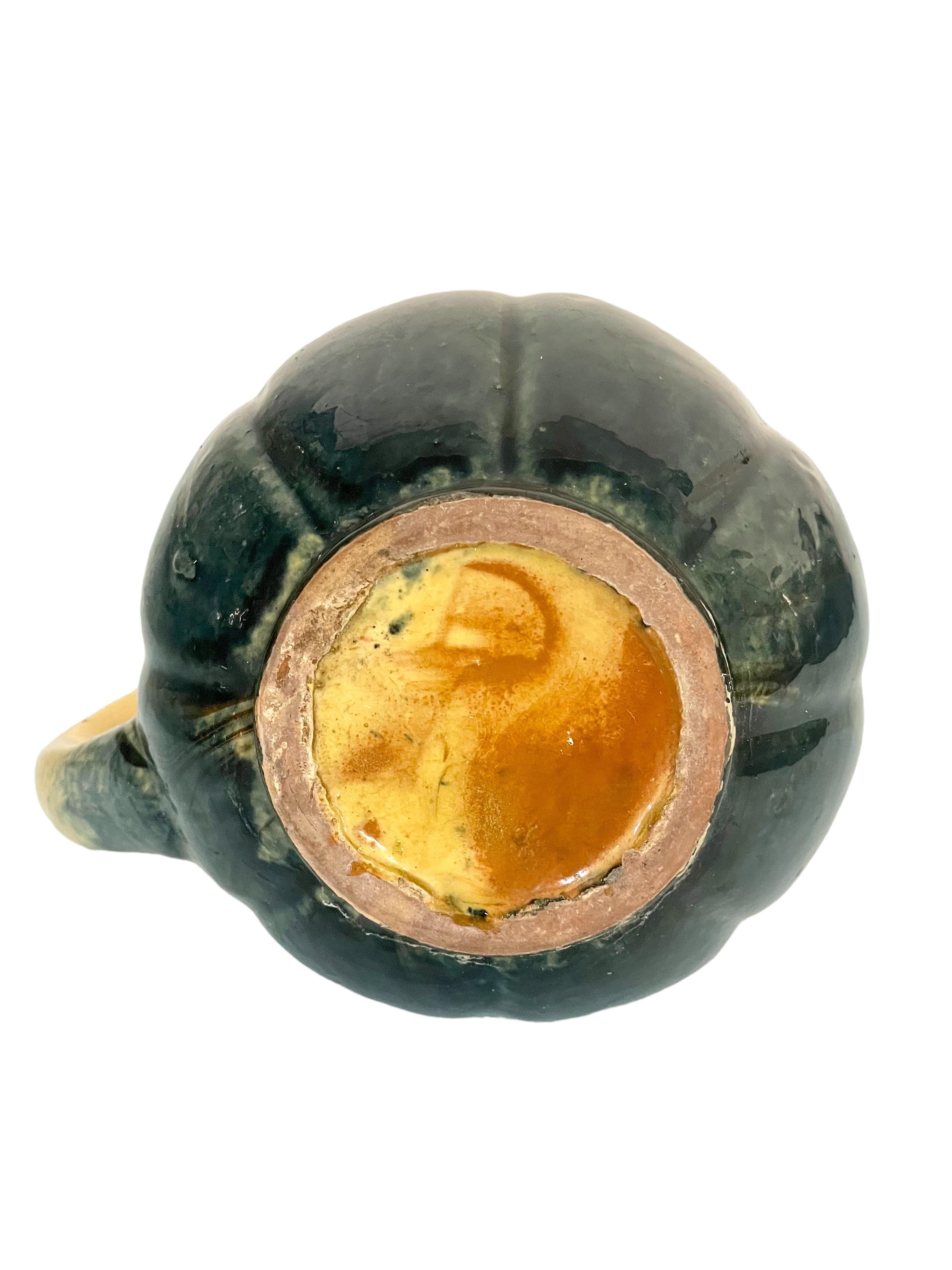 Französischer antiker glasierter Krug in Melonenform. Provence 19. Jahrhundert im Angebot 1