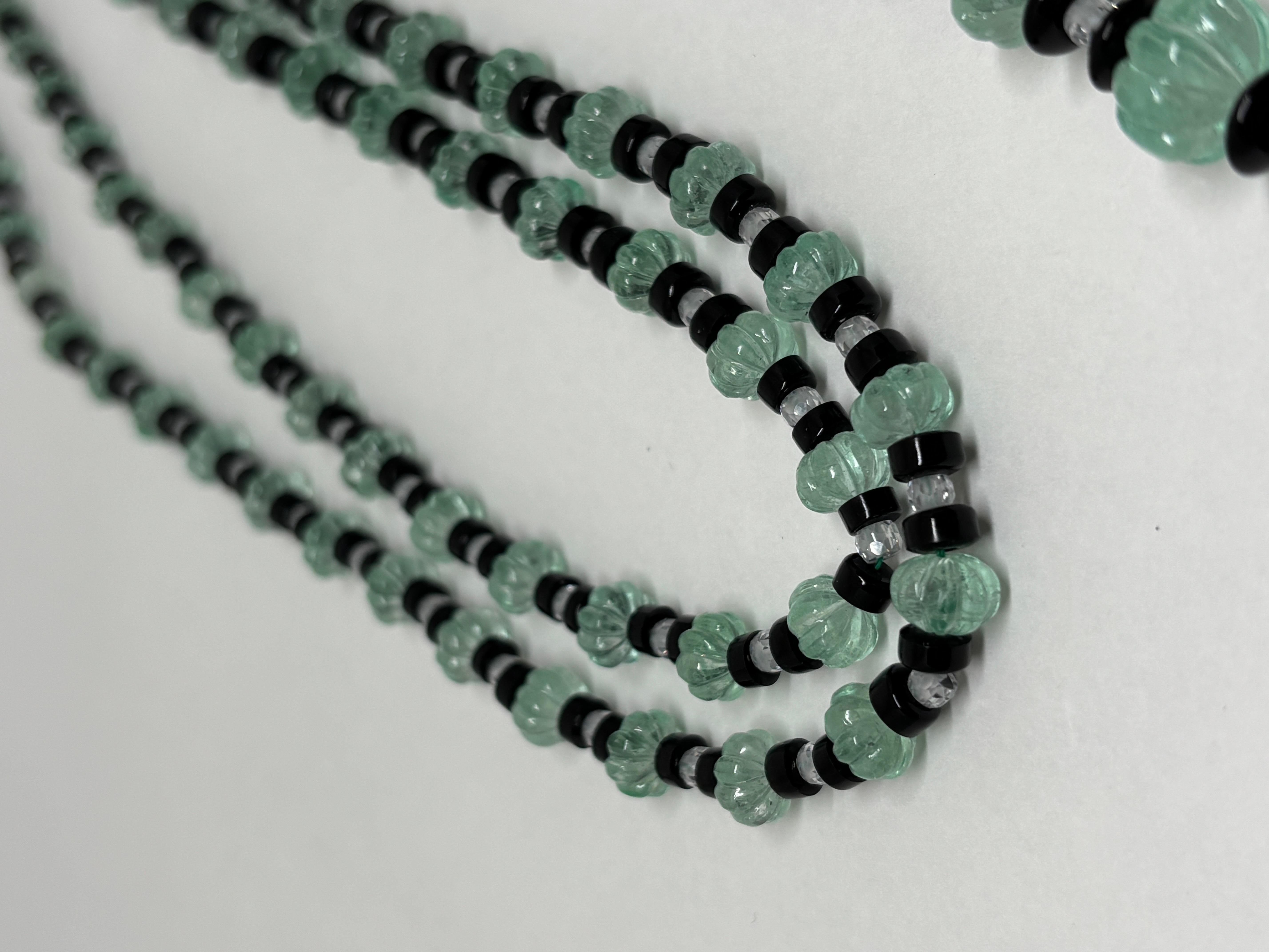 Perline di smeraldo a forma di melone  Collana con onice nera e cristalli Cts 210 in vendita 1
