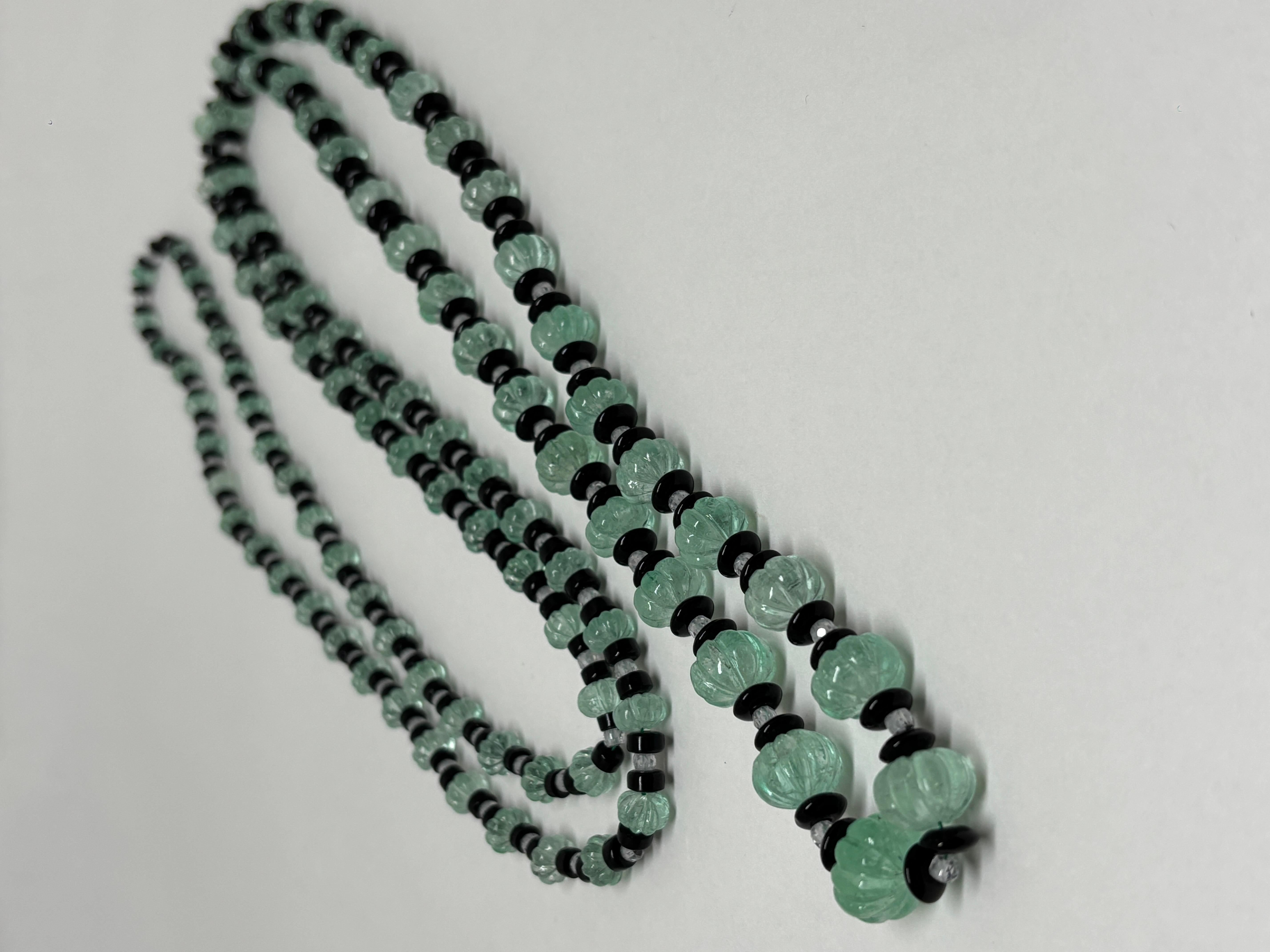 Perline di smeraldo a forma di melone  Collana con onice nera e cristalli Cts 210 in vendita 2