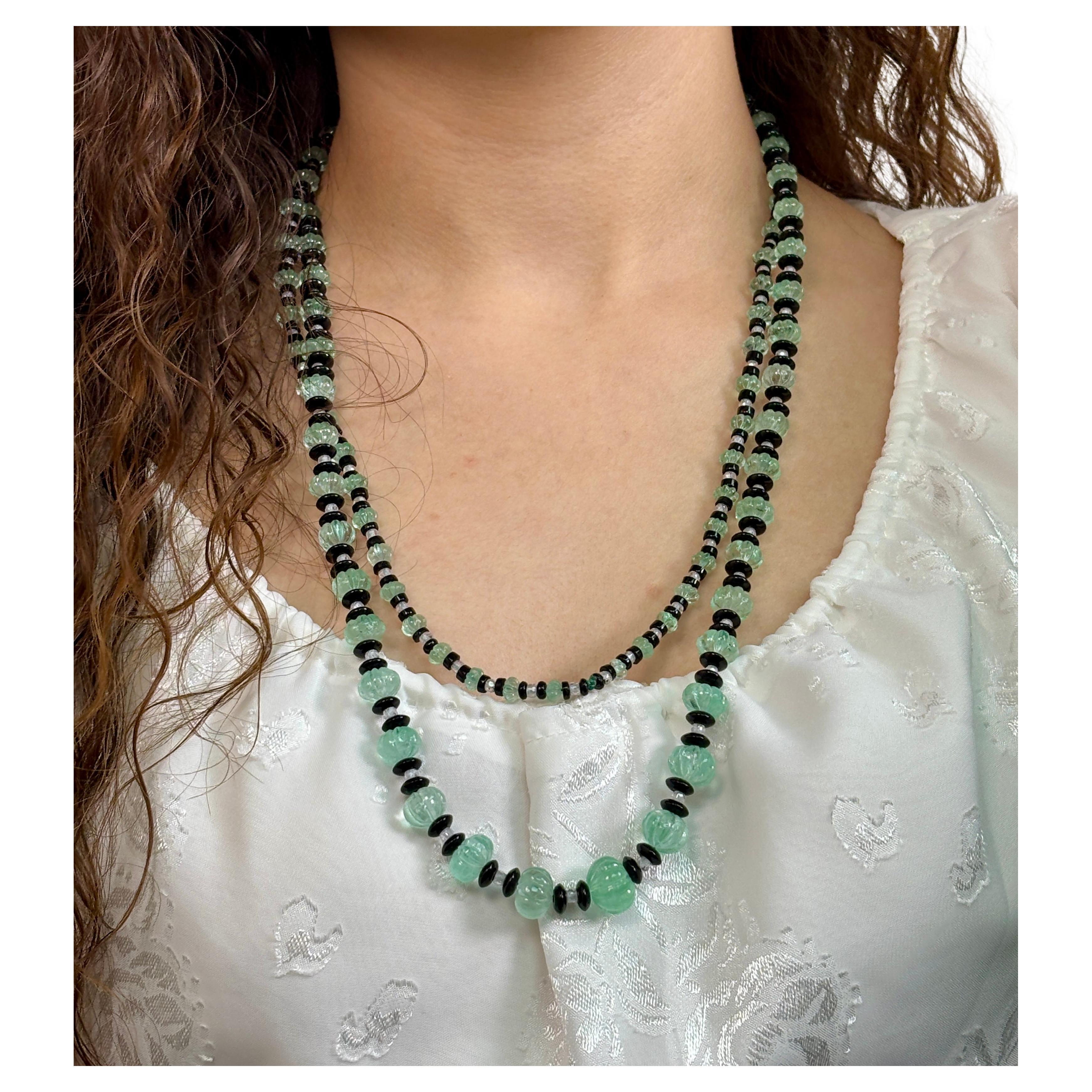 Perline di smeraldo a forma di melone  Collana con onice nera e cristalli Cts 210 in vendita