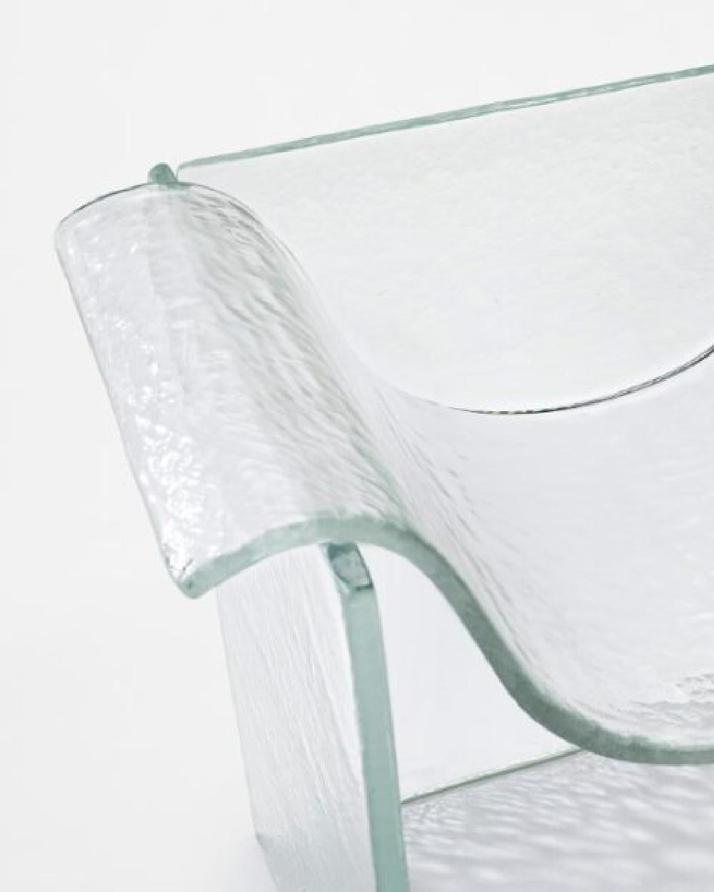 Melt is a collaboration with Japanese design studio, nendo, inspired by the flexibility of molten glass and the force of gravity. The creation of Melt was a unique and complex production. After watching the craftsmen working in WonderGlass’s