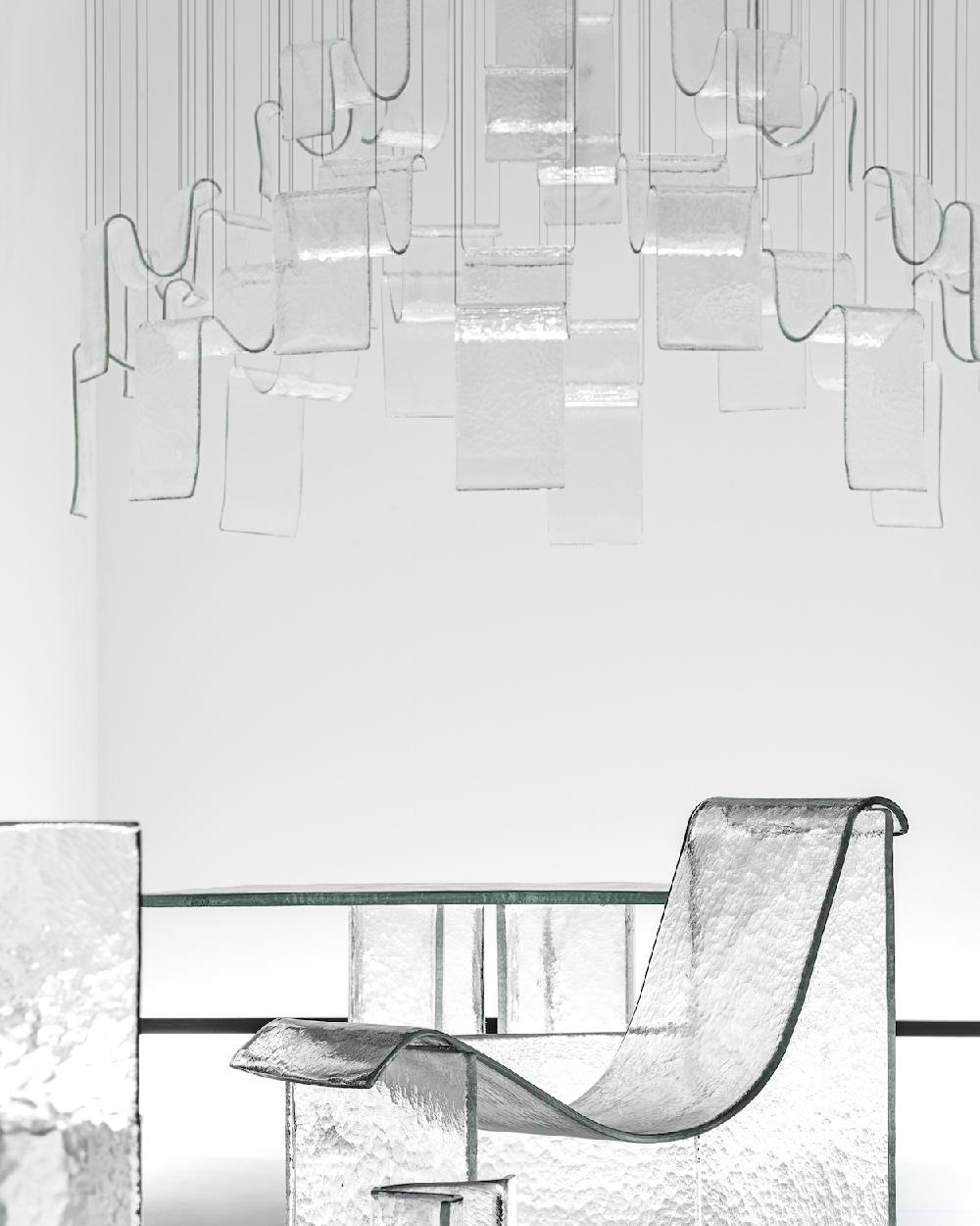 Melt is inspired by the transfiguration inherent in glass – the evolution from its incipient supple form when superheated in the furnace. The gently curved sections are made from large slabs of cast glass which, while still pliant, are laid over
