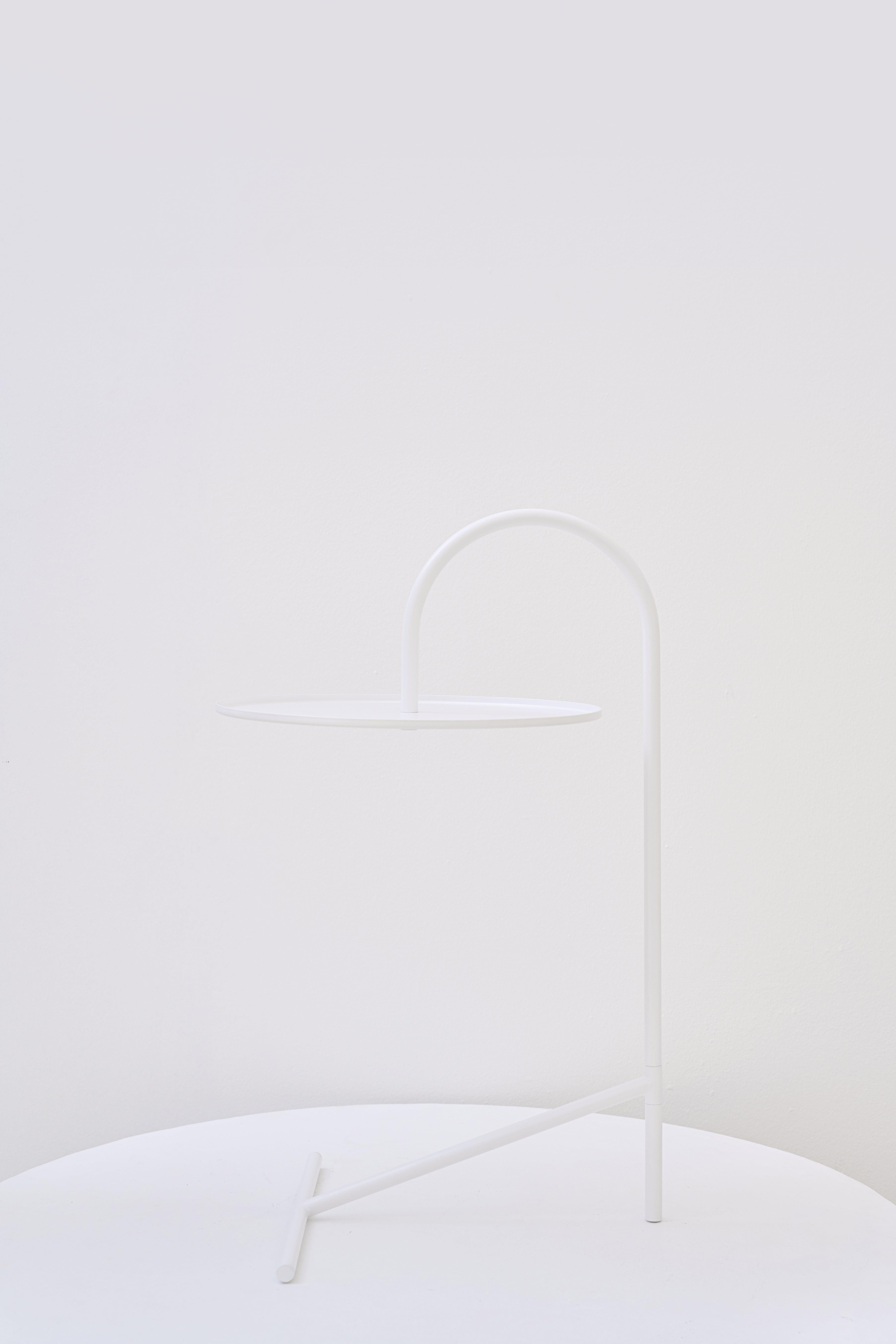 Postmoderne Table basse blanc fondu d'Oito en vente