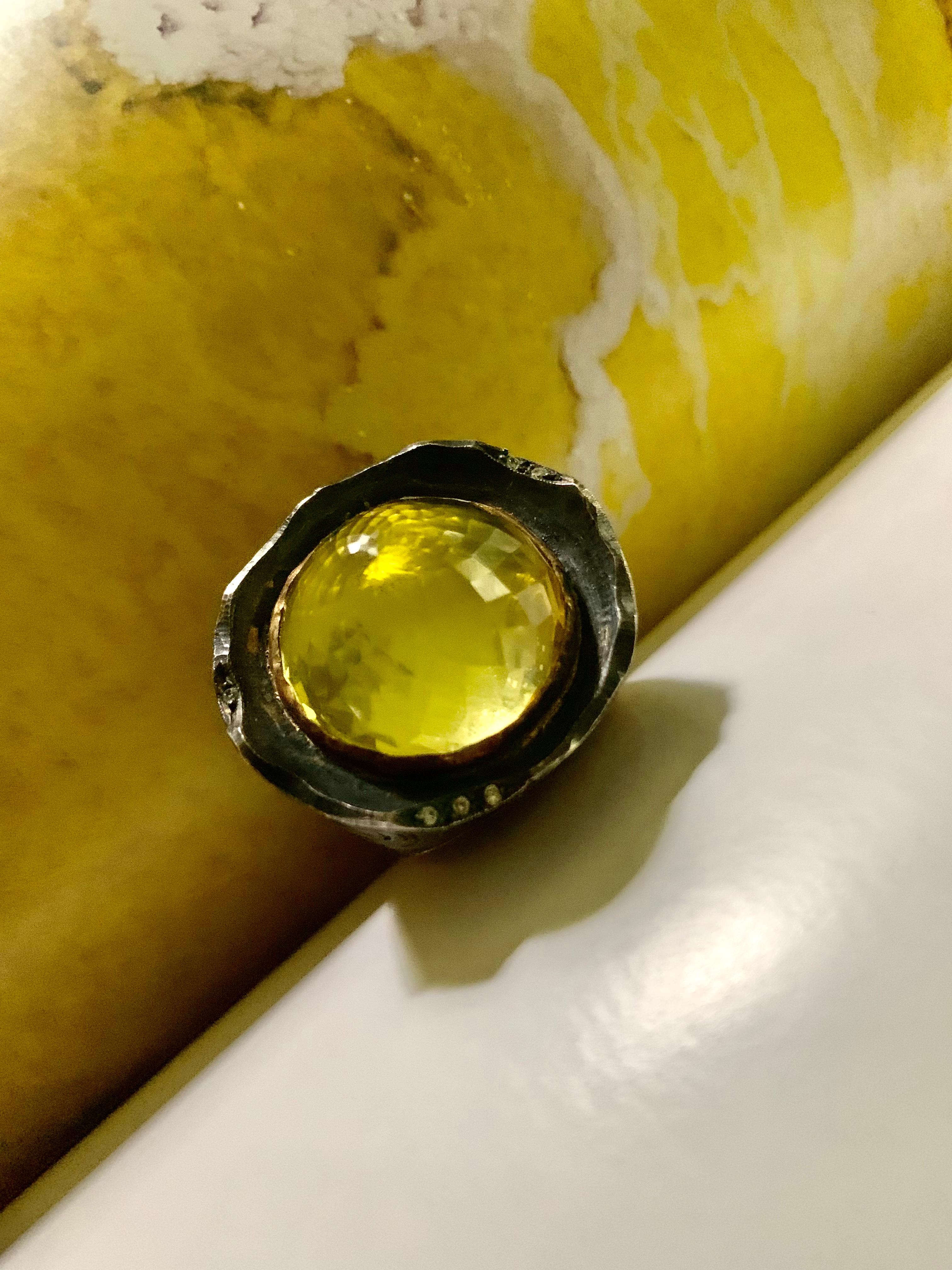 Statement-Ring aus 24 Karat Gold und Silber von Meltem Kurtulan mit 42,25 Karat Zitronenquarz und Diamant (Renaissance) im Angebot