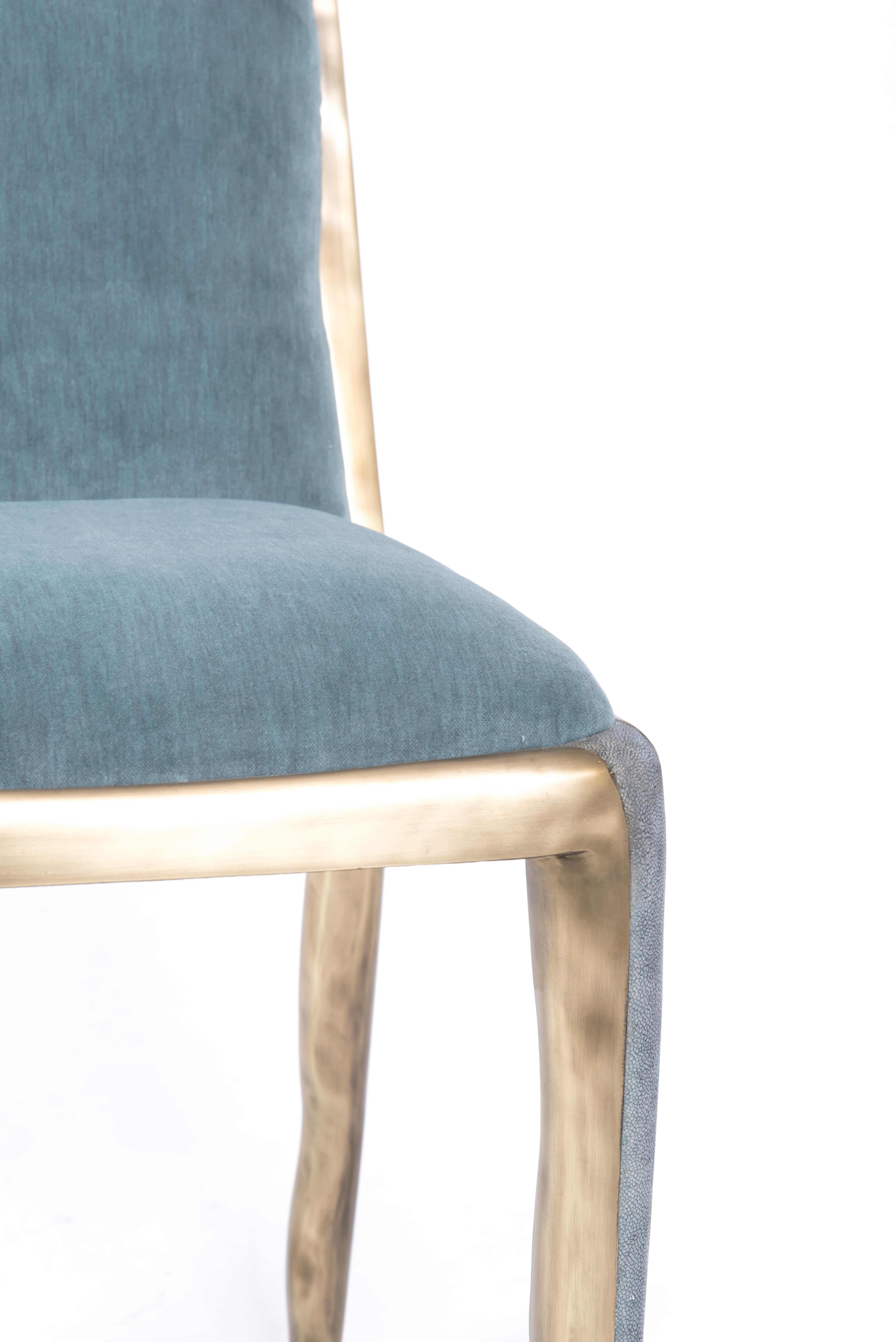 Stuhl Melting Chair aus blauem Chagrin und Bronze-Patina Messing von R&Y Augousti im Zustand „Neu“ im Angebot in New York, NY