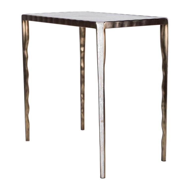 Table gigogne flottante L en nacre et laiton patina de R&Y Augousti en vente