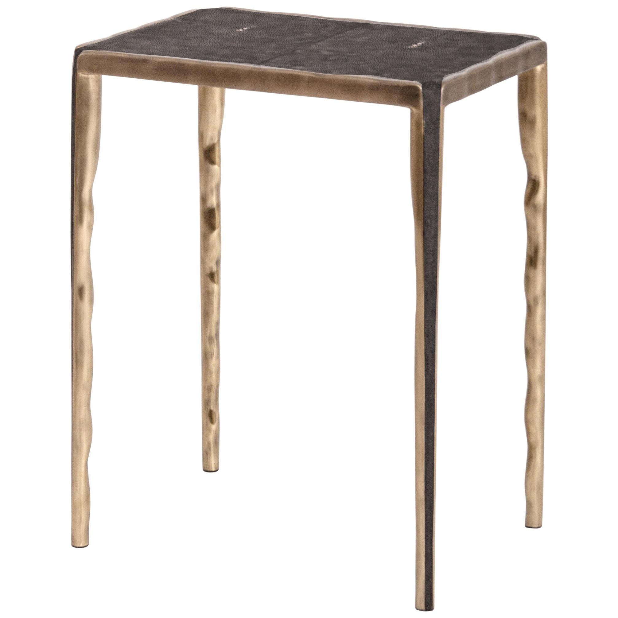 Table d'appoint en galuchat flottant avec détails en laiton bronze-patina de R&Y Augousti en vente