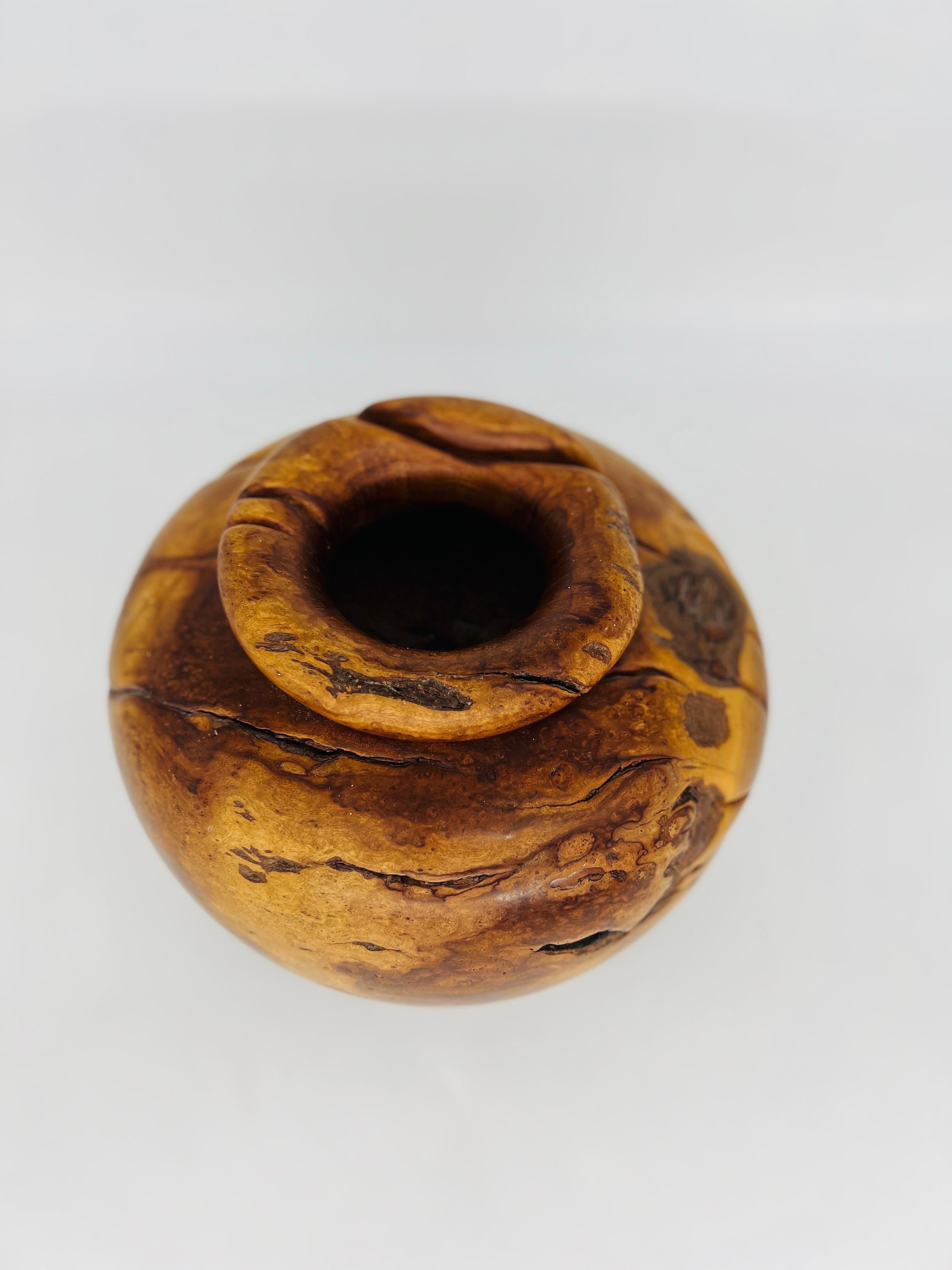Melvin Lindquist American Cherry Burl Turned Wood Vessel, circa 1982 For Sale 1