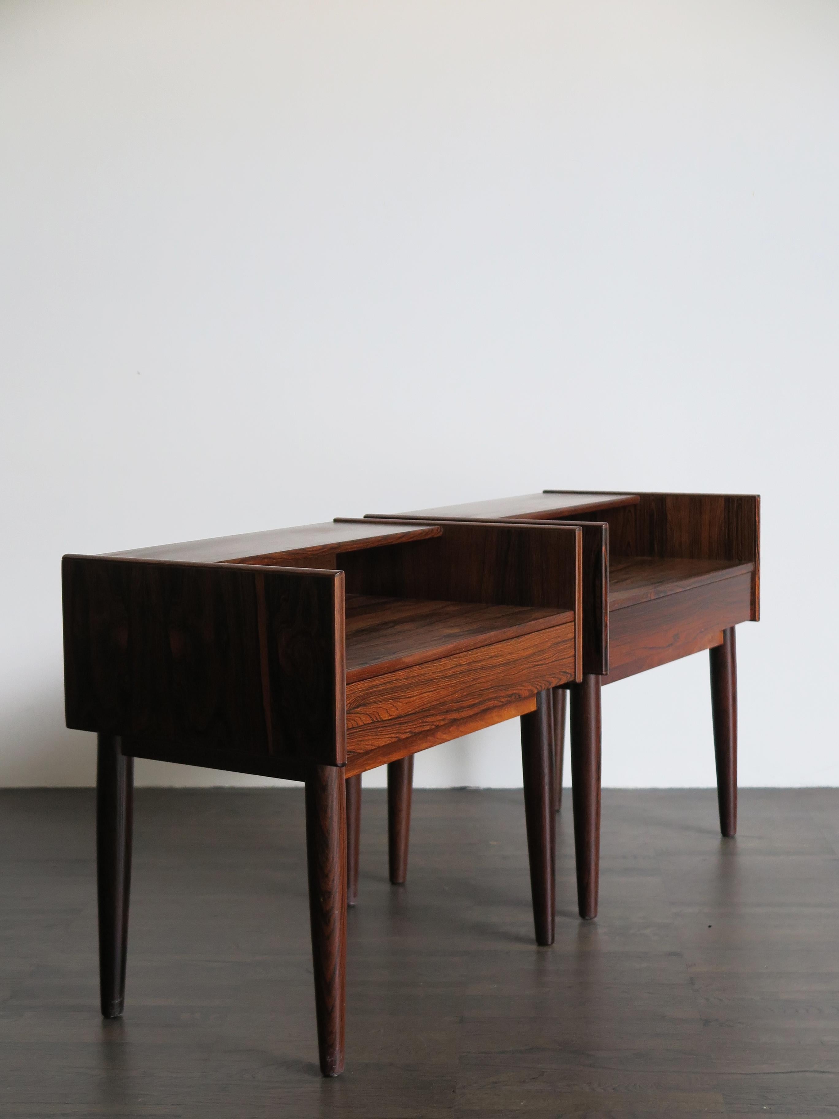 Scandinavian Mid-Century Modern design rosewood bedside tables set designed by Melvin Mikkelsen for Haslev Møbler Pandrup with two pull-out drawers, Denmark 1960s

Please note that the items are original of the period and this shows normal signs