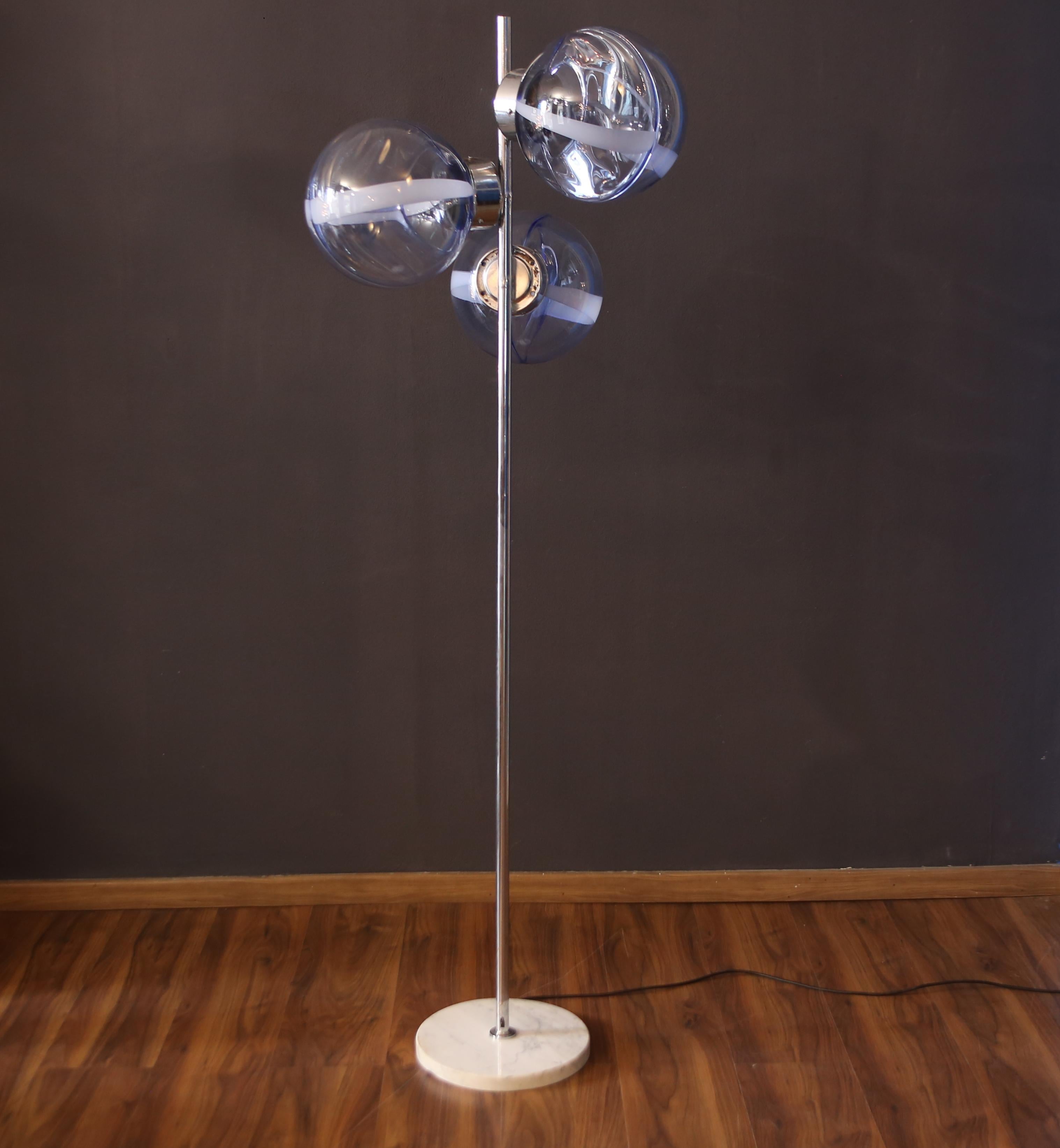 Mid-Century moderno Membrana floor lamp by Toni Zuccheri for Venini, 1960s in vendita