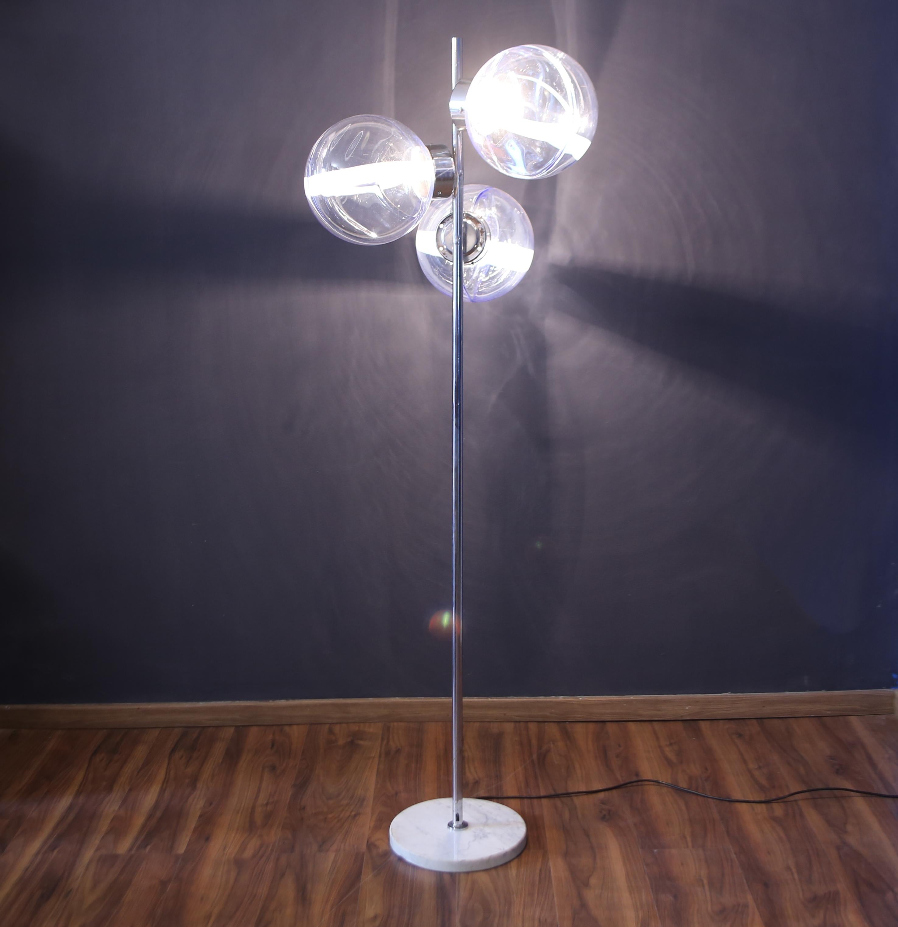 Membrana floor lamp by Toni Zuccheri for Venini, 1960s In condizioni buone in vendita a Vigevano, PV