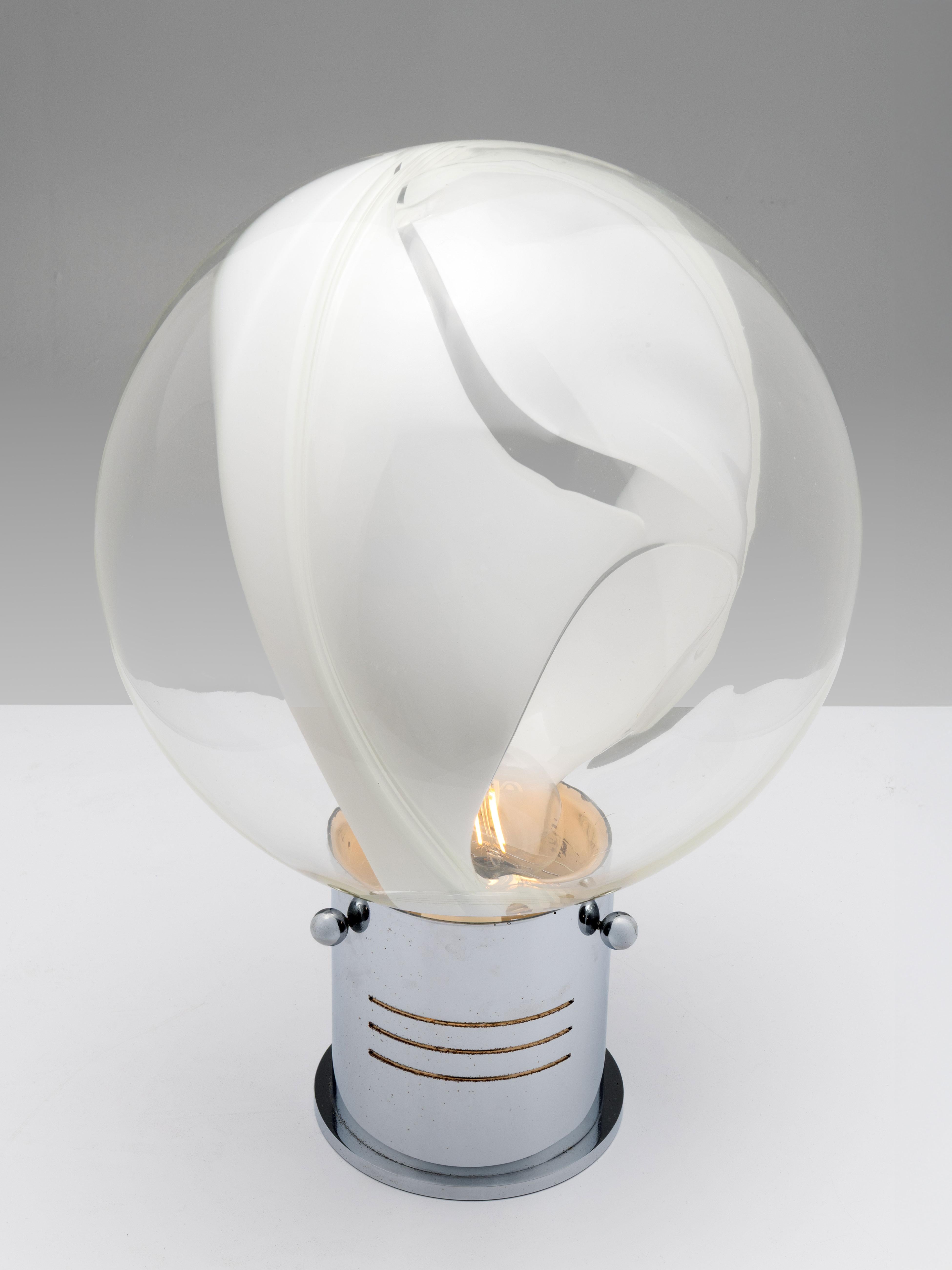 Mid-Century Modern Membrane table lamp - Toni Zuccheri For Sale