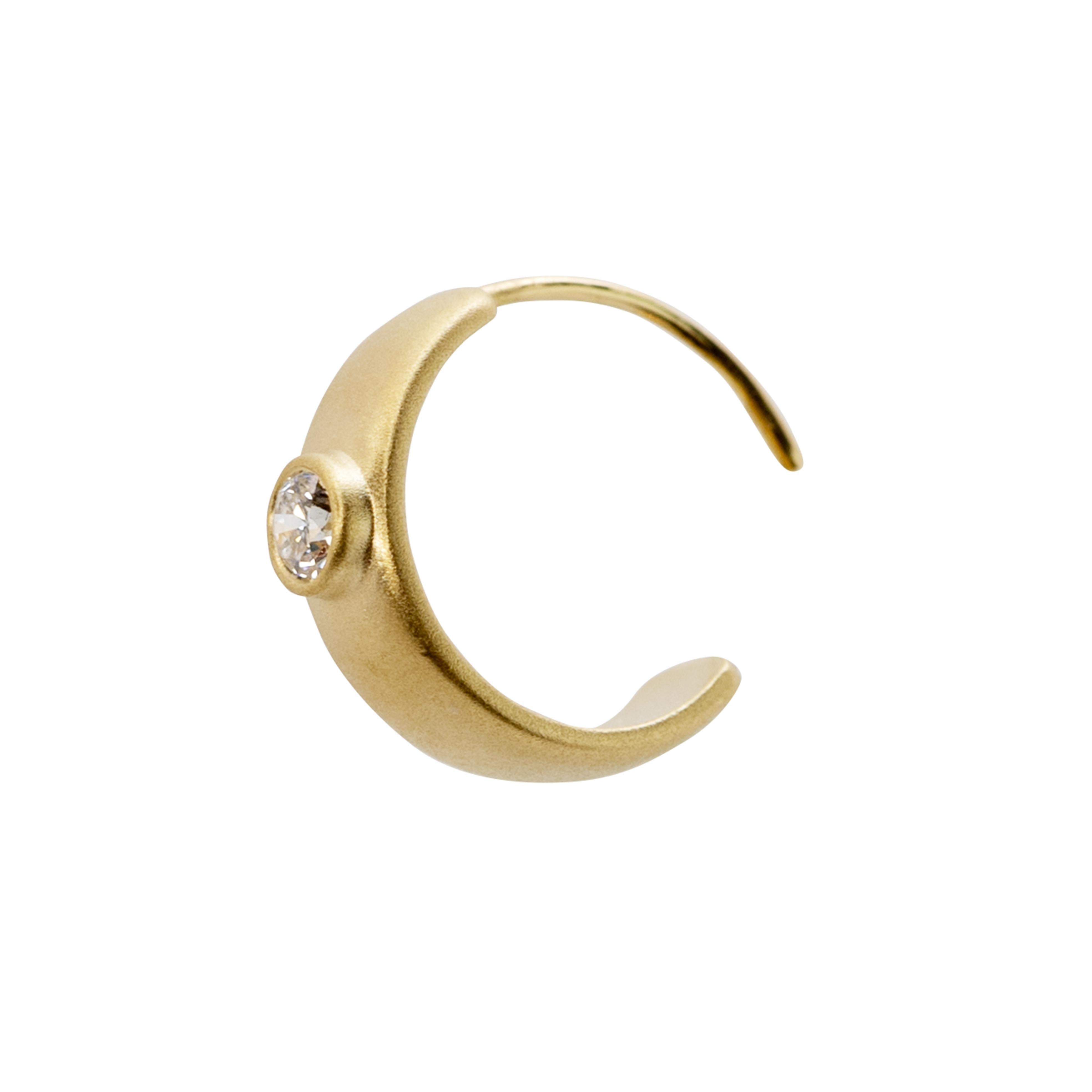 Artigiano Orecchini Meme in oro con diamante, tondi da 1/2 in vendita