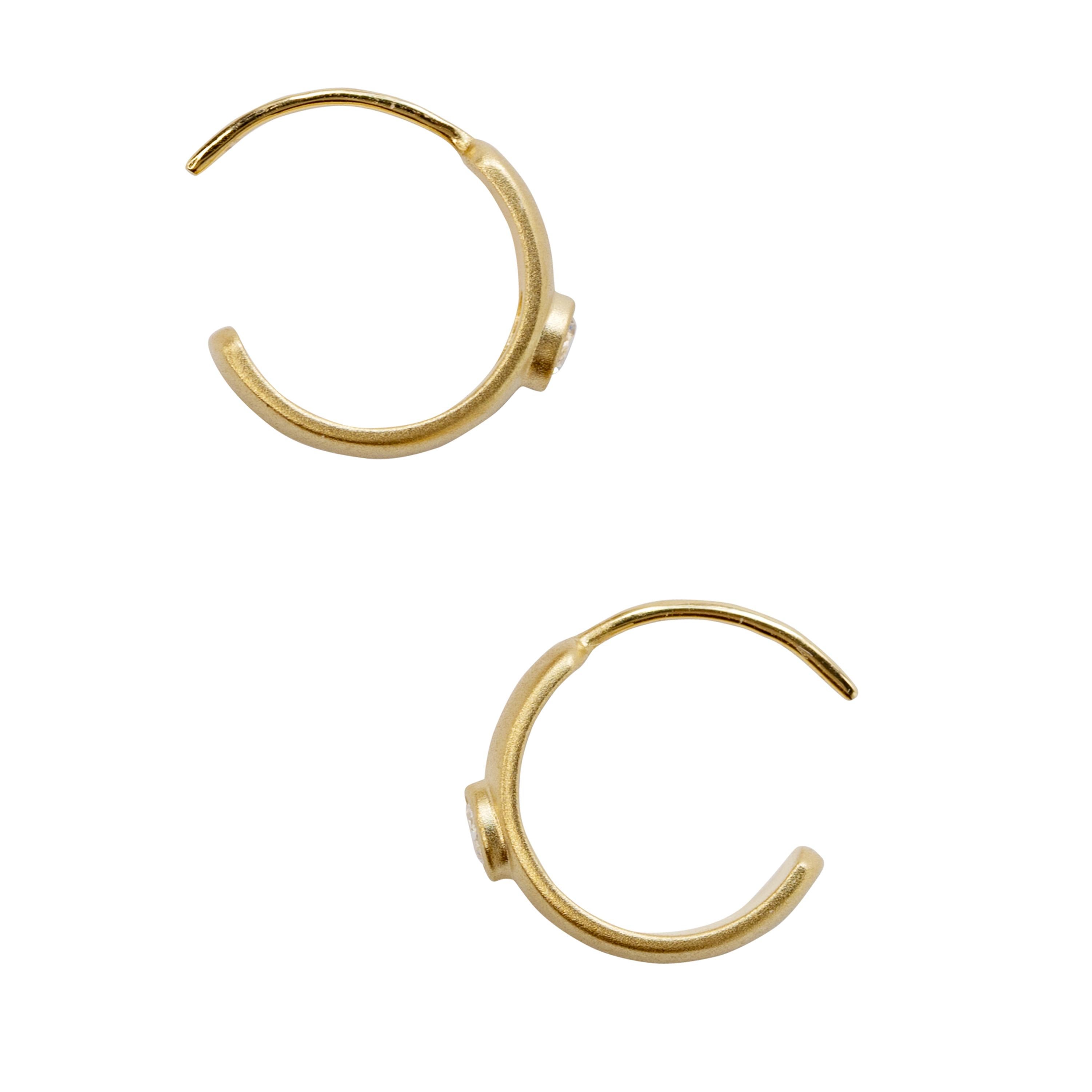 Taglio rotondo Orecchini Meme in oro con diamante, tondi da 1/2 in vendita