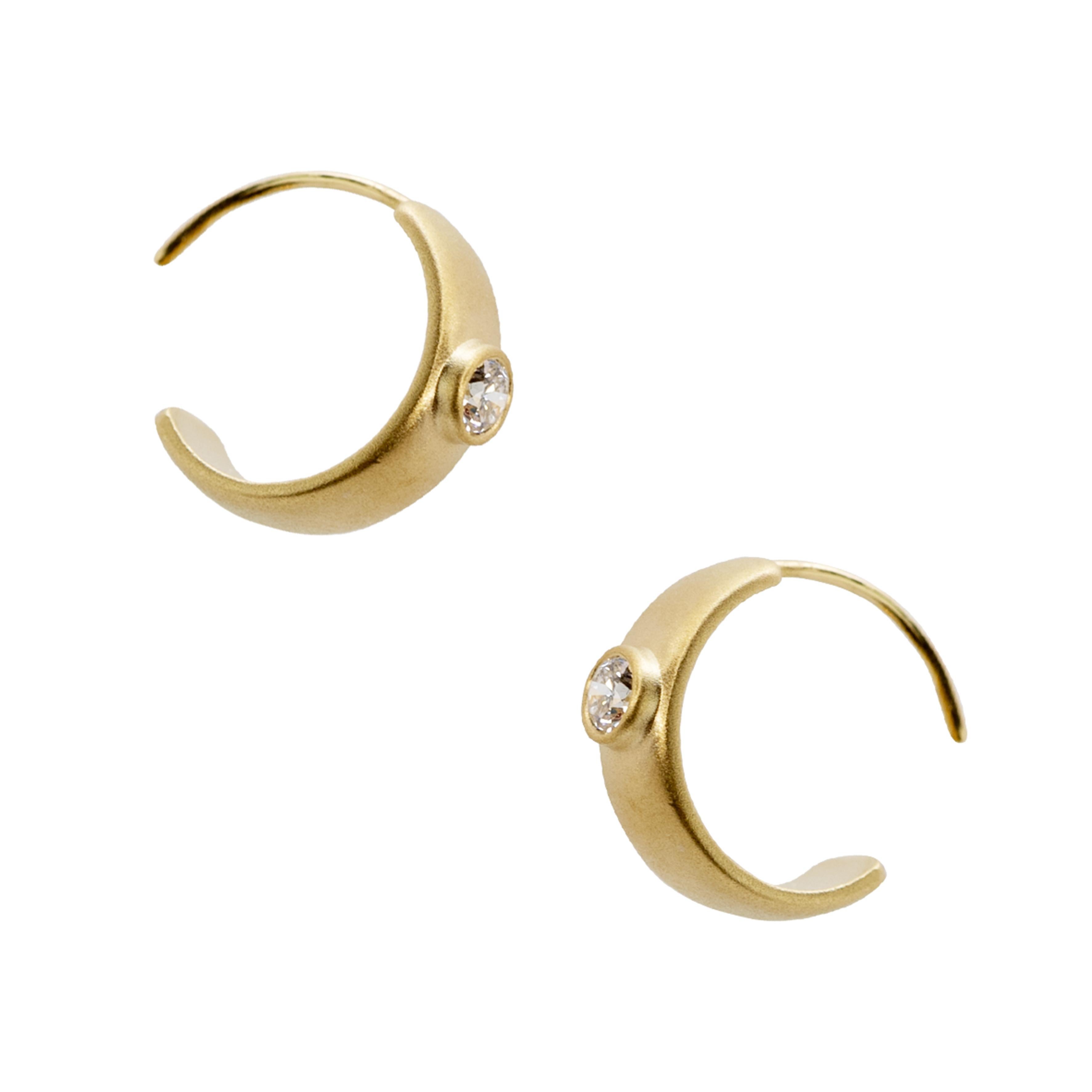 Orecchini Meme in oro con diamante, tondi da 1/2 In condizioni Nuovo in vendita a Westport, CT