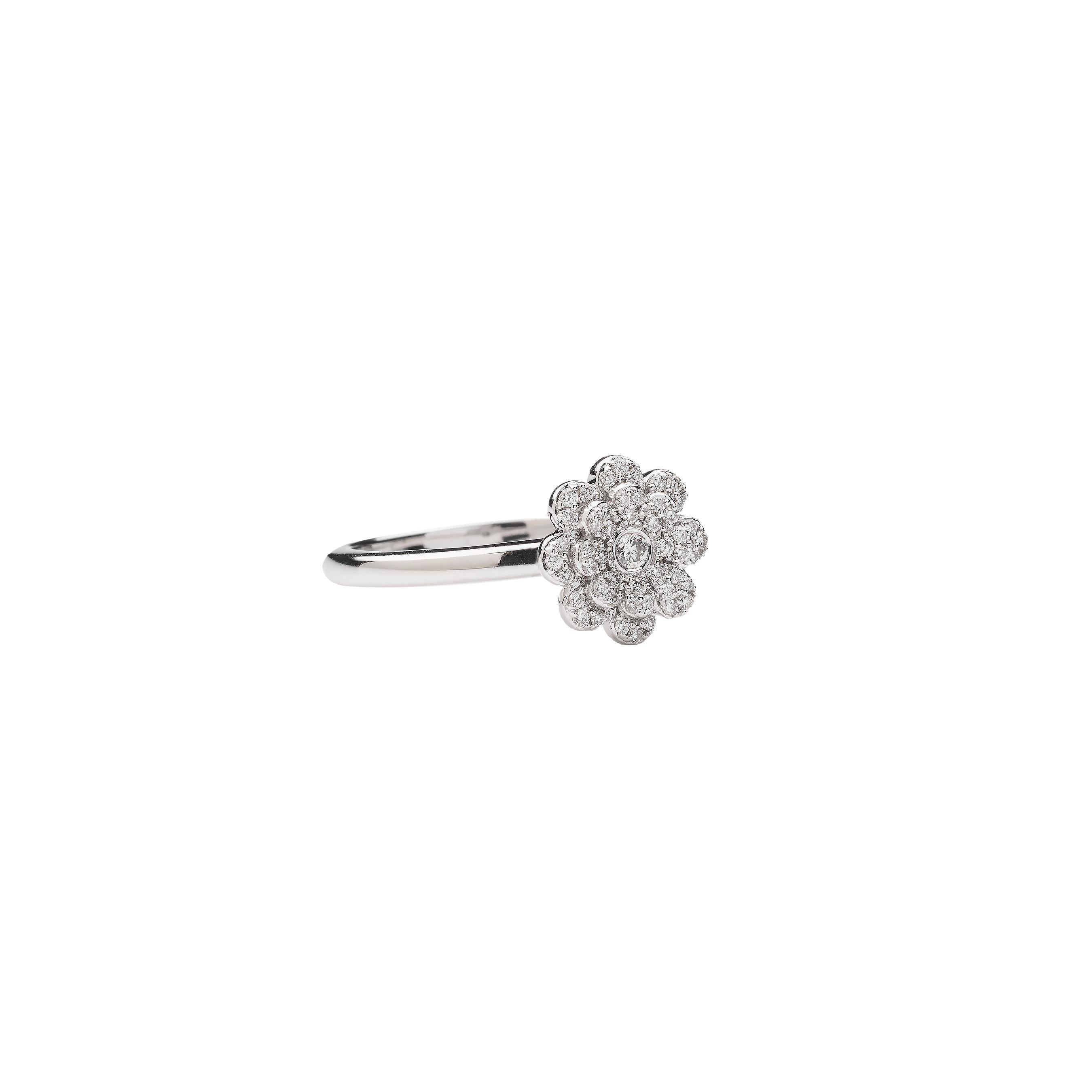 Memento All Diamond Flower Ring White Gold Small In New Condition For Sale In Houston, TX