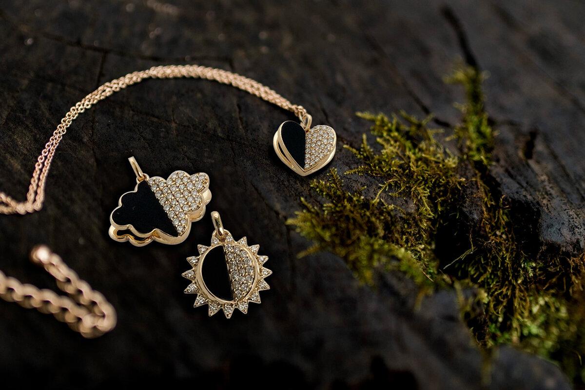 Ciondolo Memento Mezzo Oro, Mezzo Diamante Sole con Pagine in vendita 5