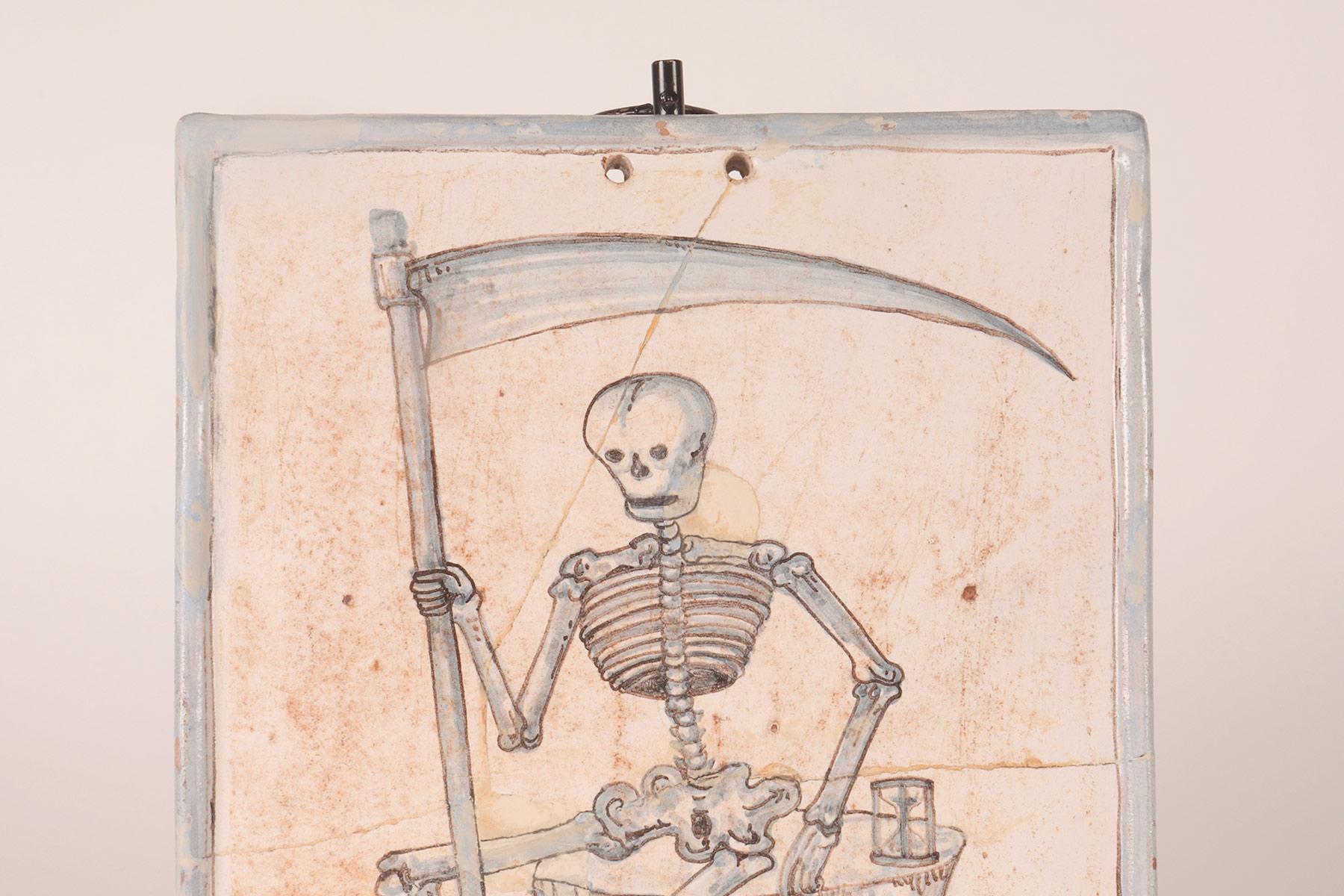 Italian Memento mori: a skeleton, a scythe, an hourglass painted tile, Italy 1690. For Sale