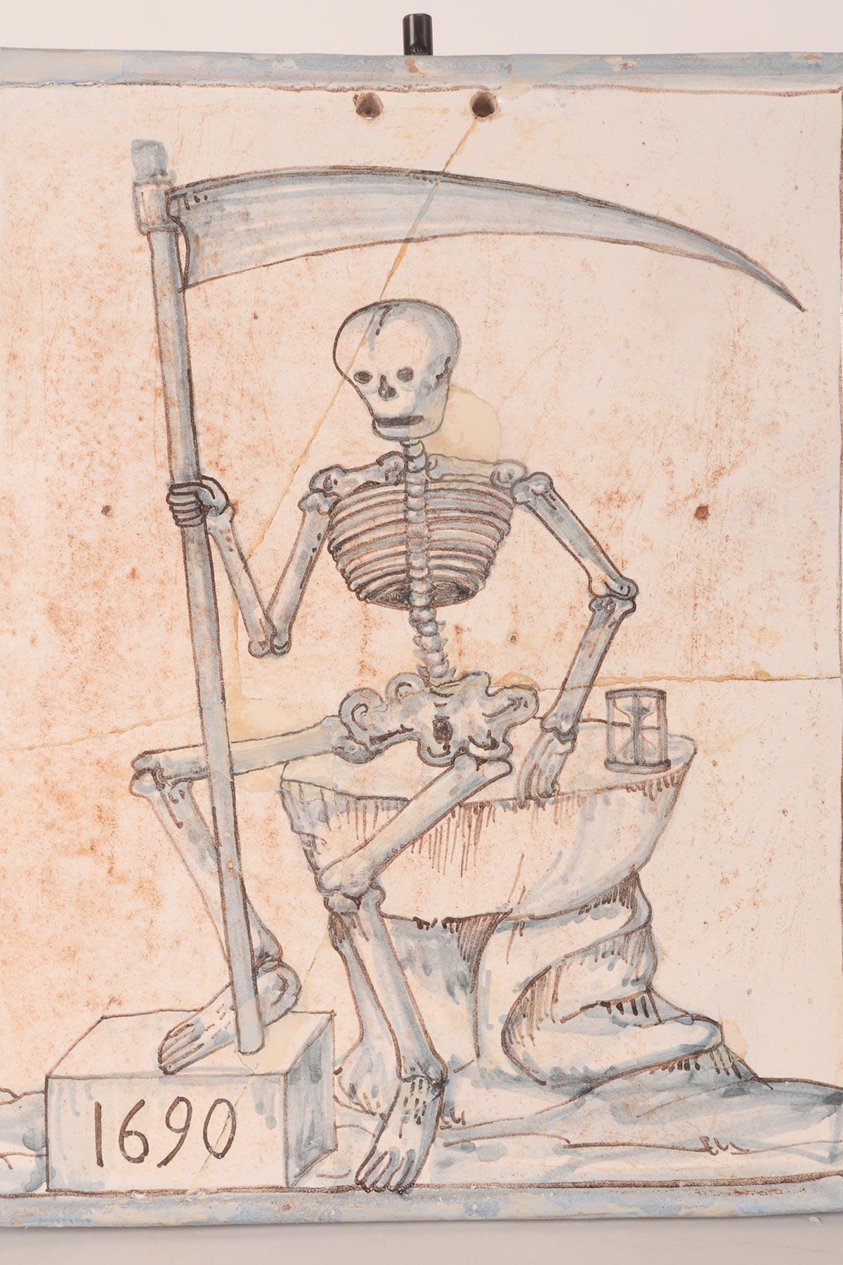 Memento mori: a skeleton, a scythe, an hourglass painted tile, Italy 1690. For Sale 1