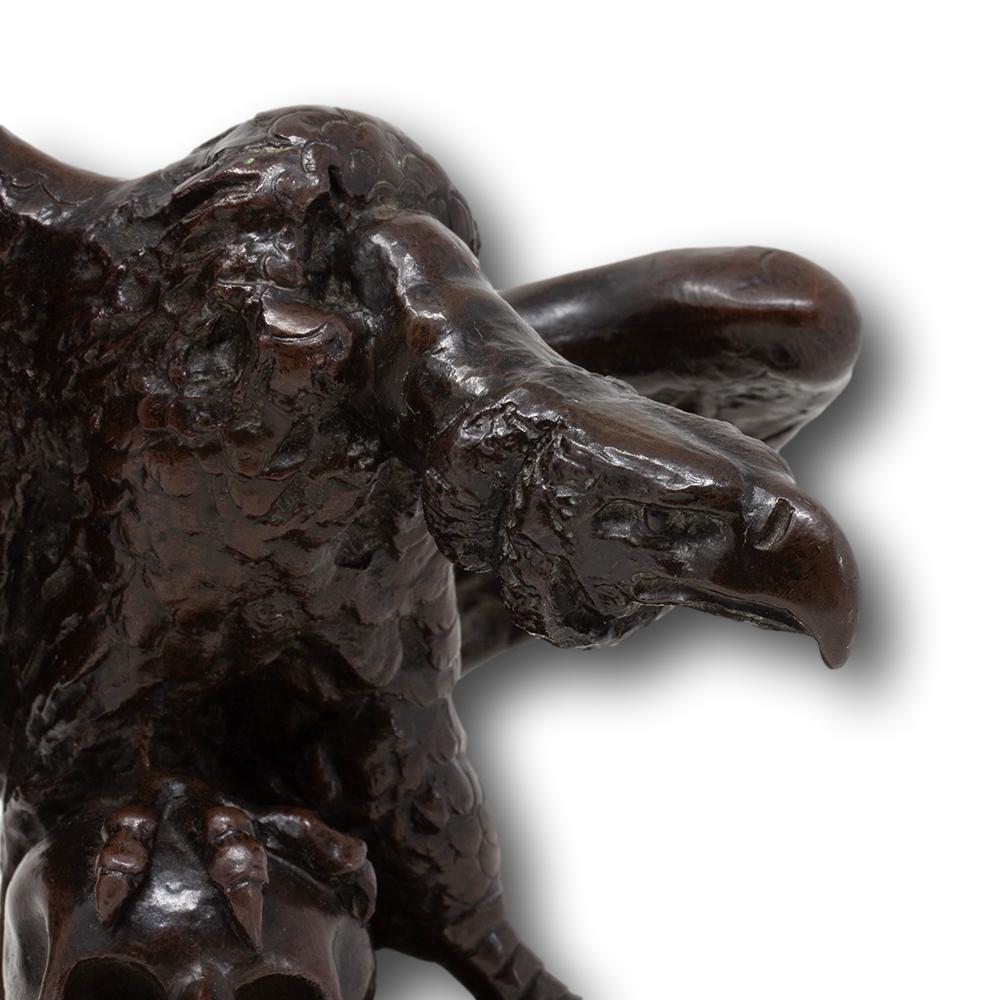 Scultura in bronzo Memento Mori con avvoltoio e teschio di Bohuslav Schnirch in vendita 4