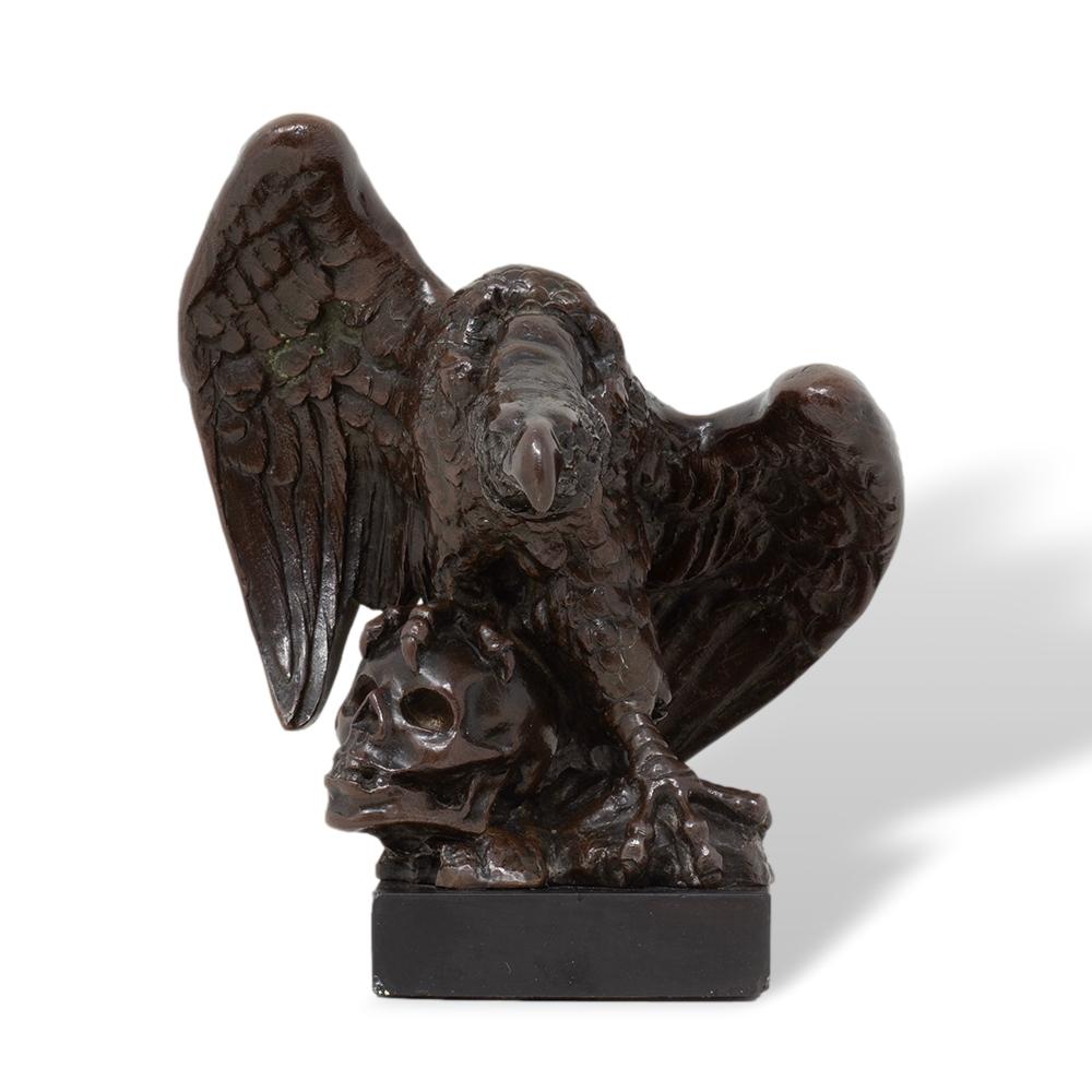 Art Nouveau Scultura in bronzo Memento Mori con avvoltoio e teschio di Bohuslav Schnirch in vendita