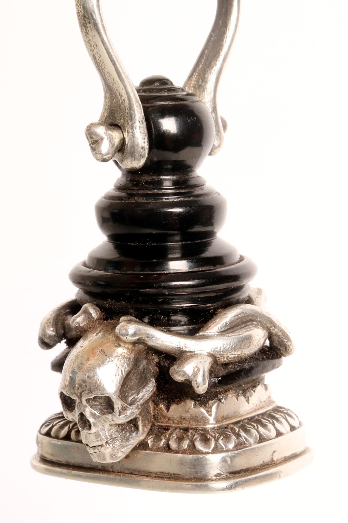 Silver Memento Mori chain seal, Saint Petrsburg, Russia, second half of 19th century. For Sale