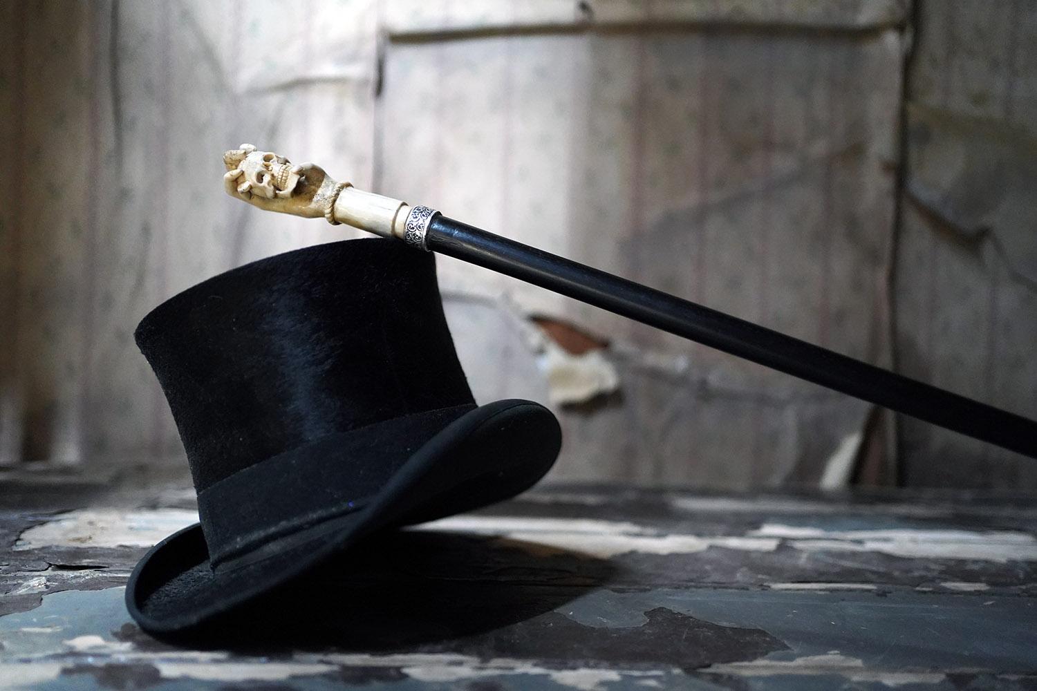 The beautifully hand carved antler handle modelled as a hand clasping a skull above a white metal collar, to an ebonised shaft and original brass ferrule and surviving from the turn of the nineteenth century.

In good overall order, there is some