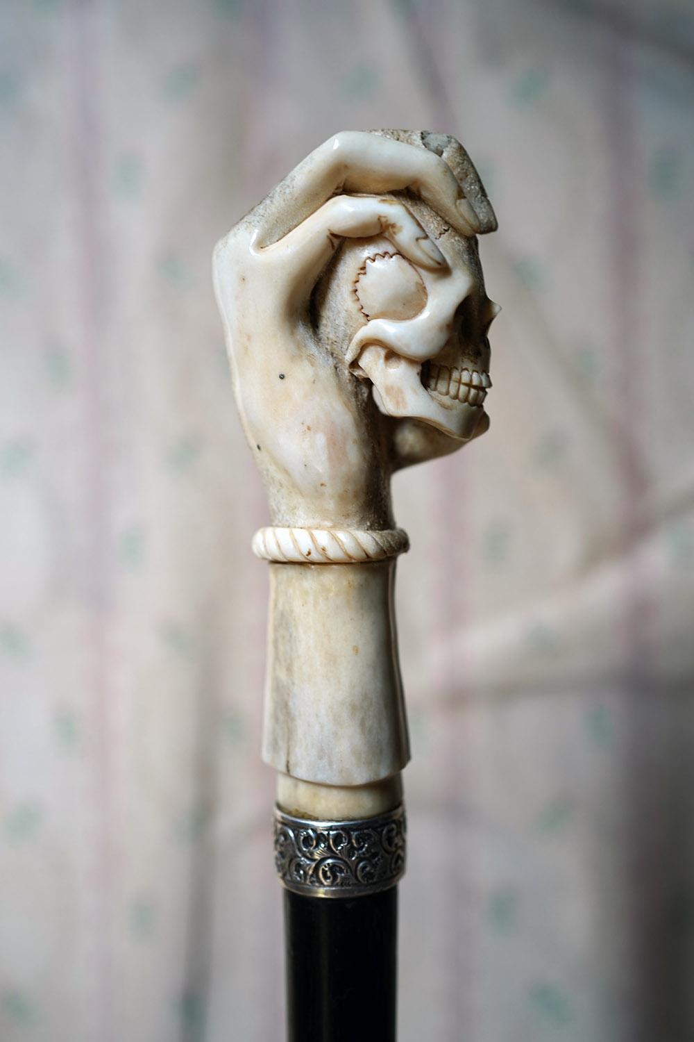 Memento Mori Ebonised & Carved Antler Walking Cane as a Skull c.1890-1900 In Good Condition In Bedford, Bedfordshire