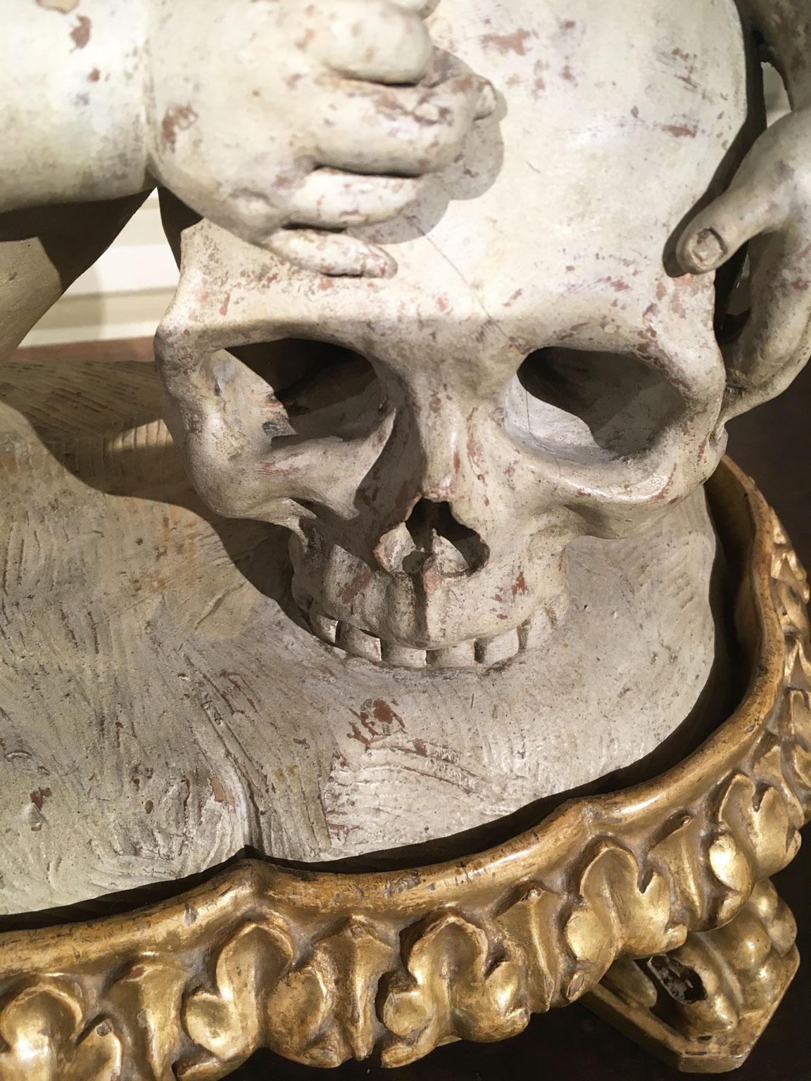 Memento Mori Scultura di teschio di bambino in finto marmo bianco della fine del XVII secolo in vendita 4