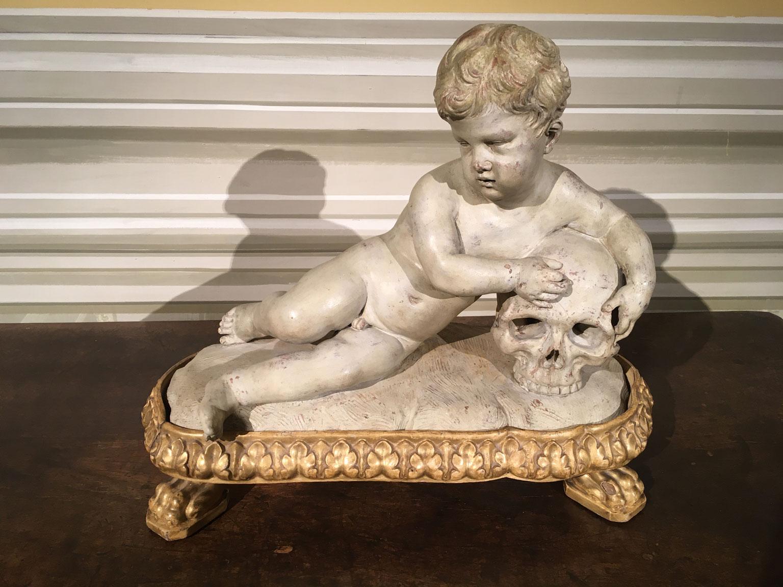 Barocco Memento Mori Scultura di teschio di bambino in finto marmo bianco della fine del XVII secolo in vendita